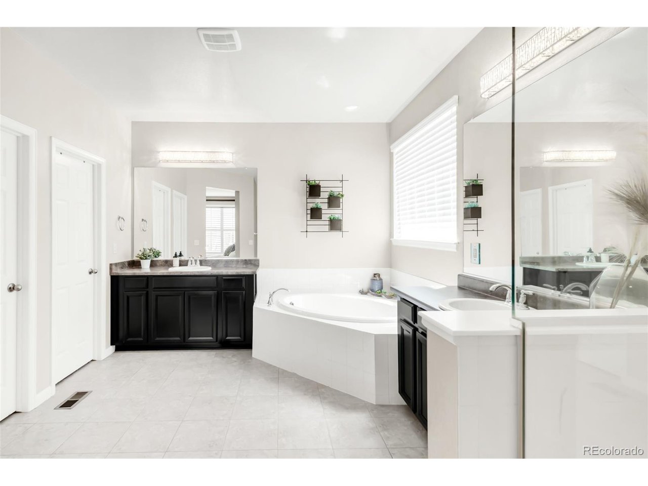 933 Rocky Ridge Cir