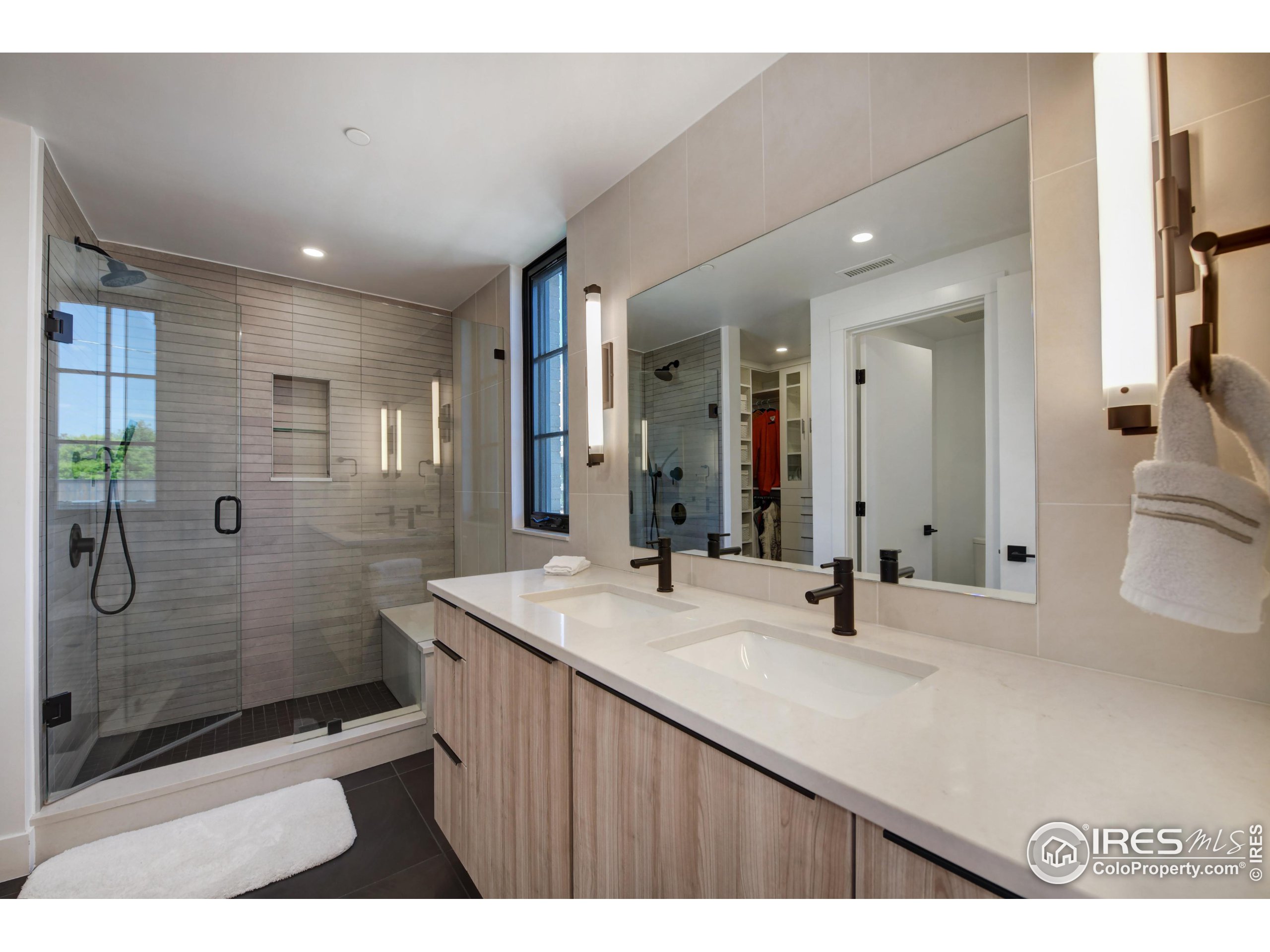 2116 Pearl St Unit: B