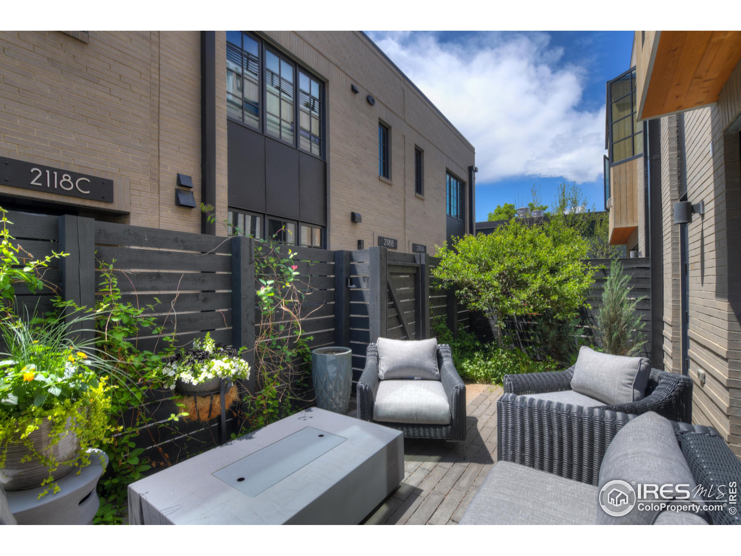 2116 Pearl St Unit: B
