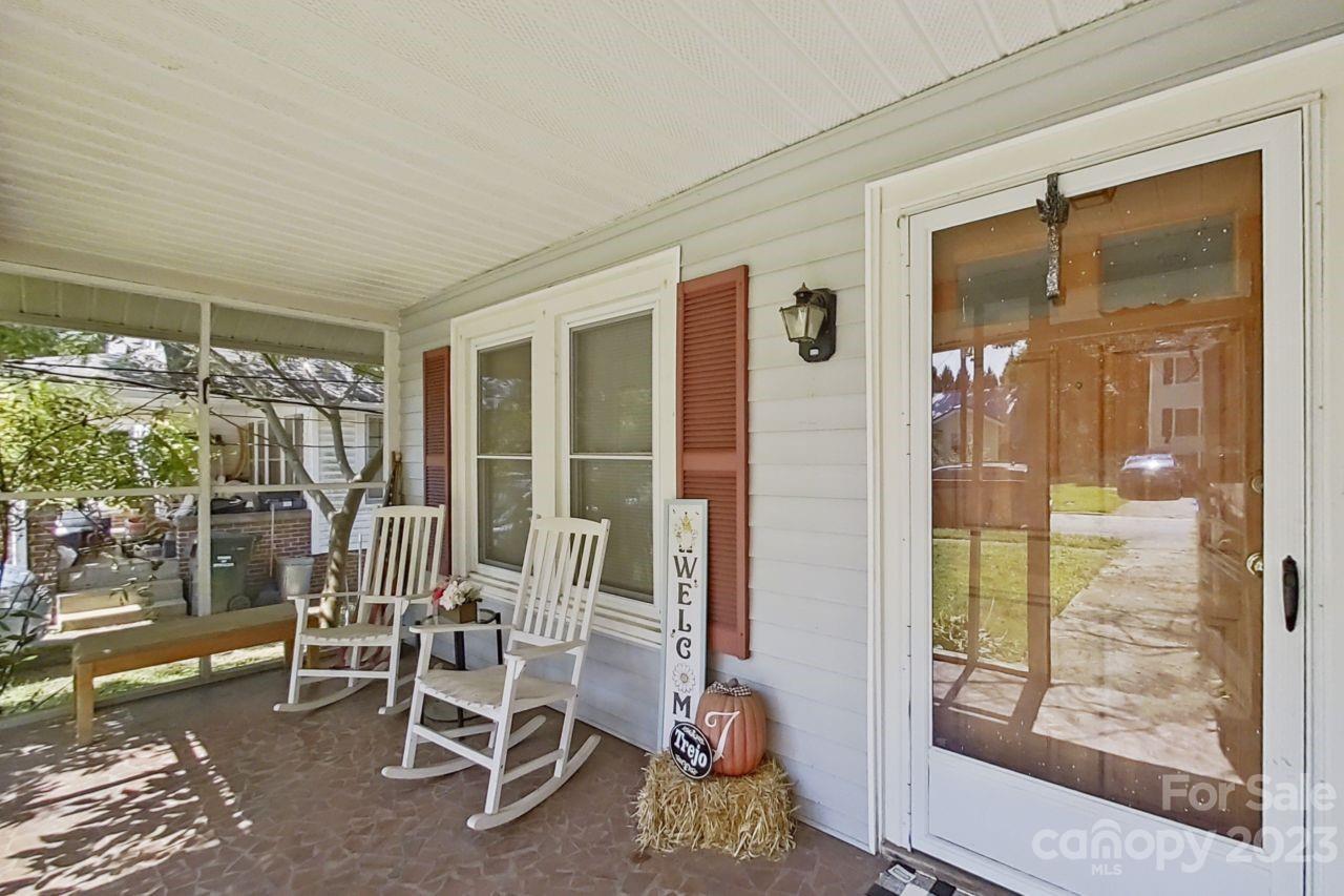306 N Yadkin Avenue