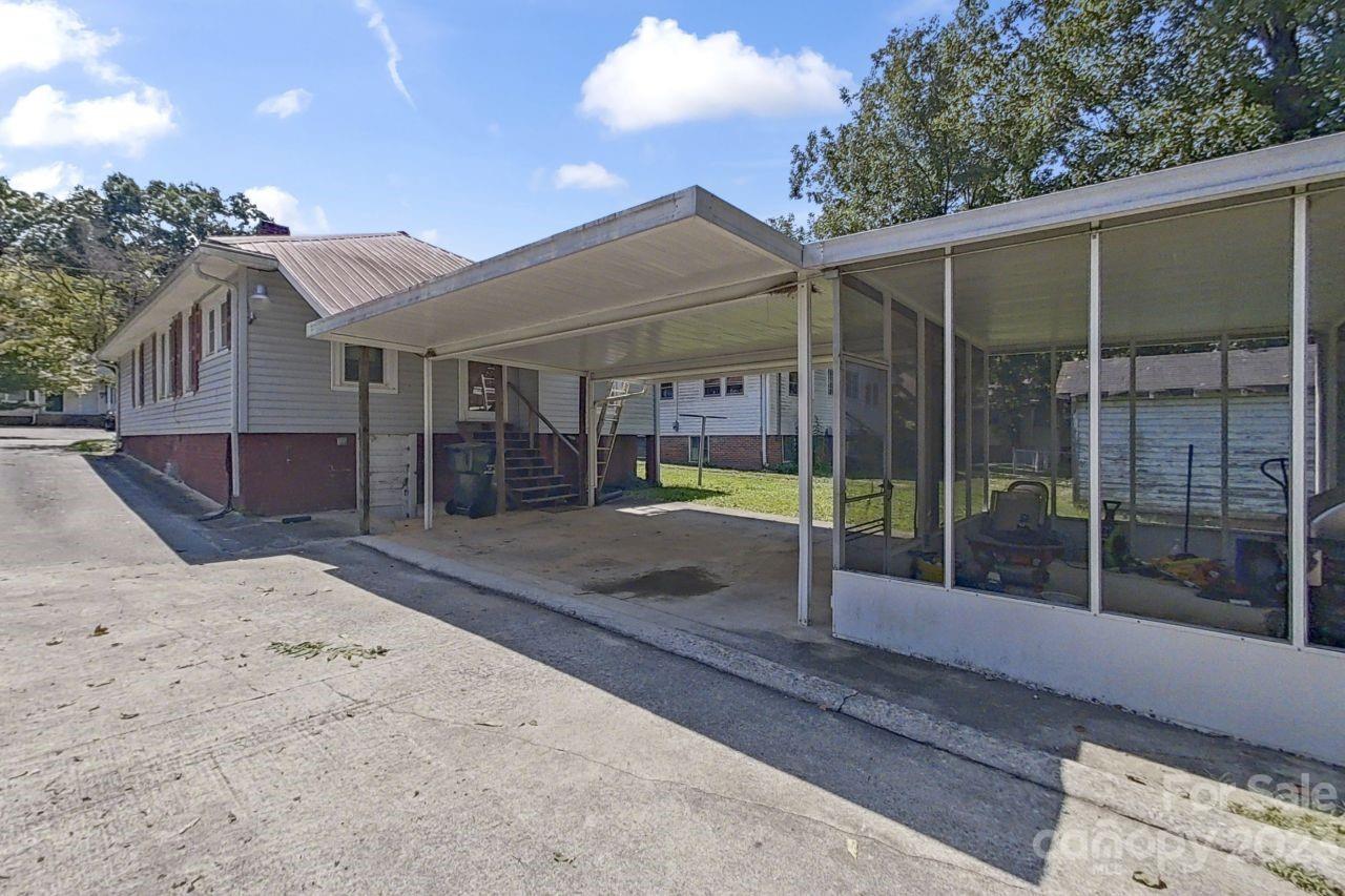 306 N Yadkin Avenue