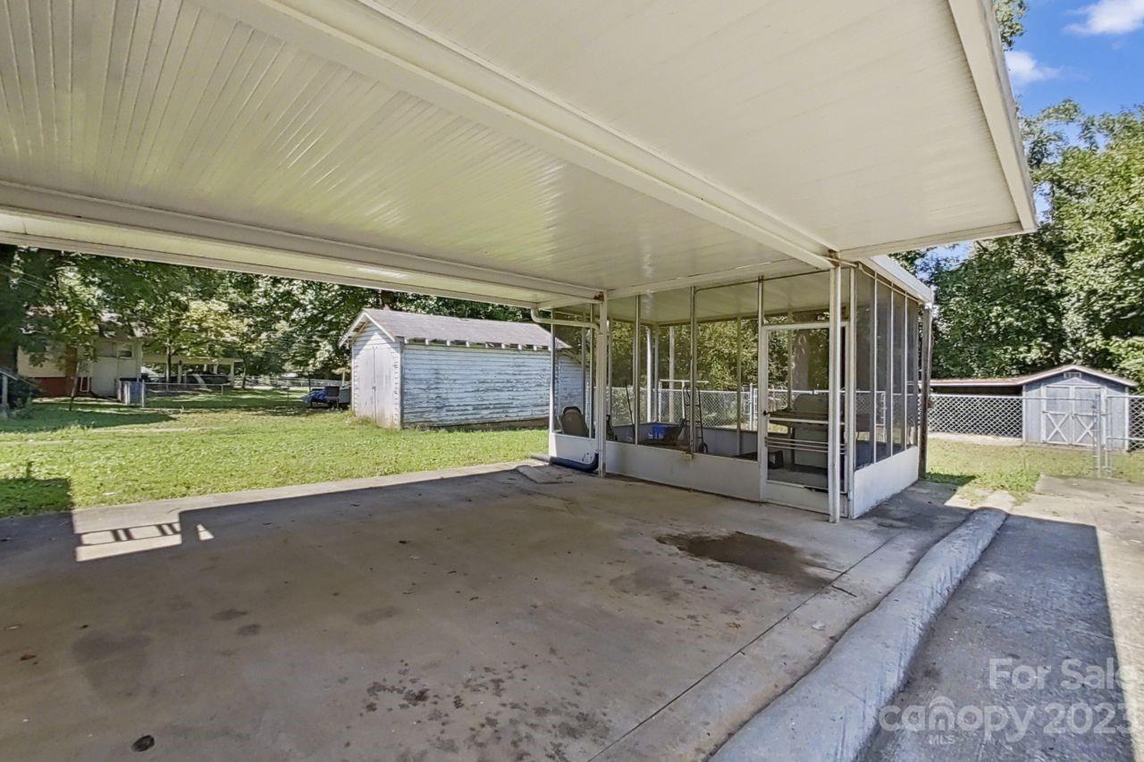 306 N Yadkin Avenue