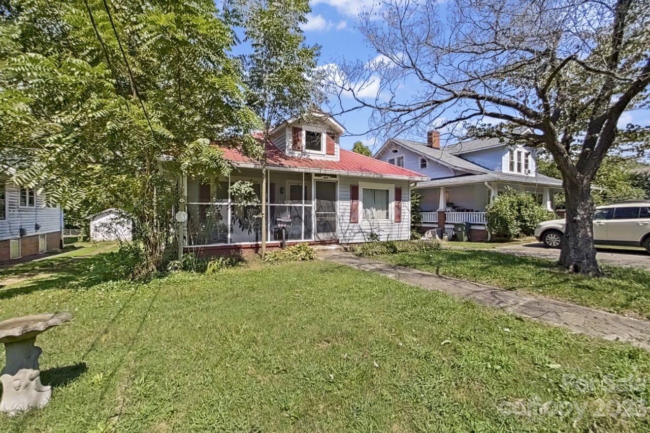 306 N Yadkin Avenue