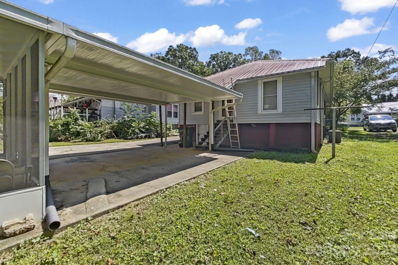 306 N Yadkin Avenue