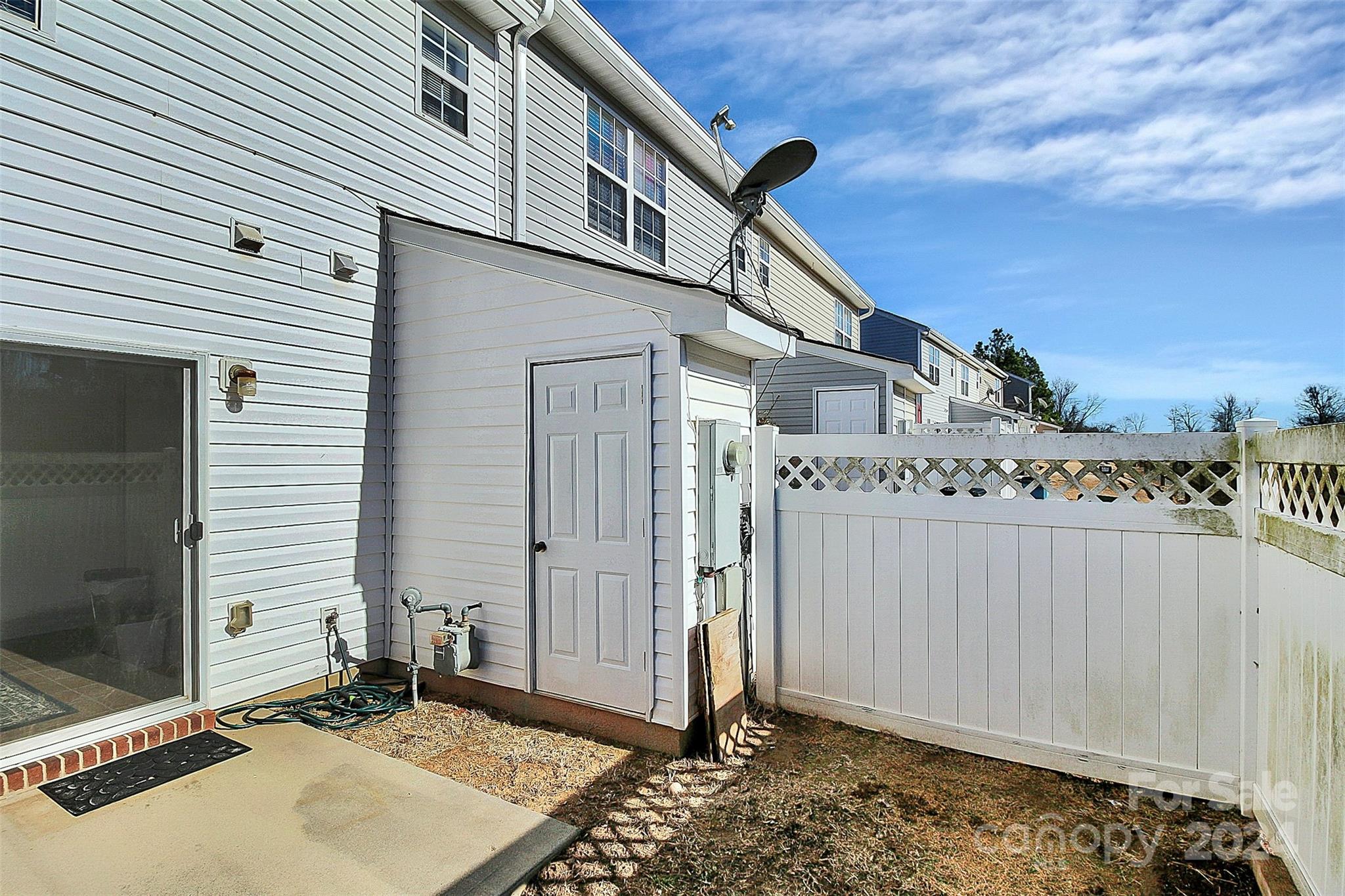 735 Rock Lake Glen