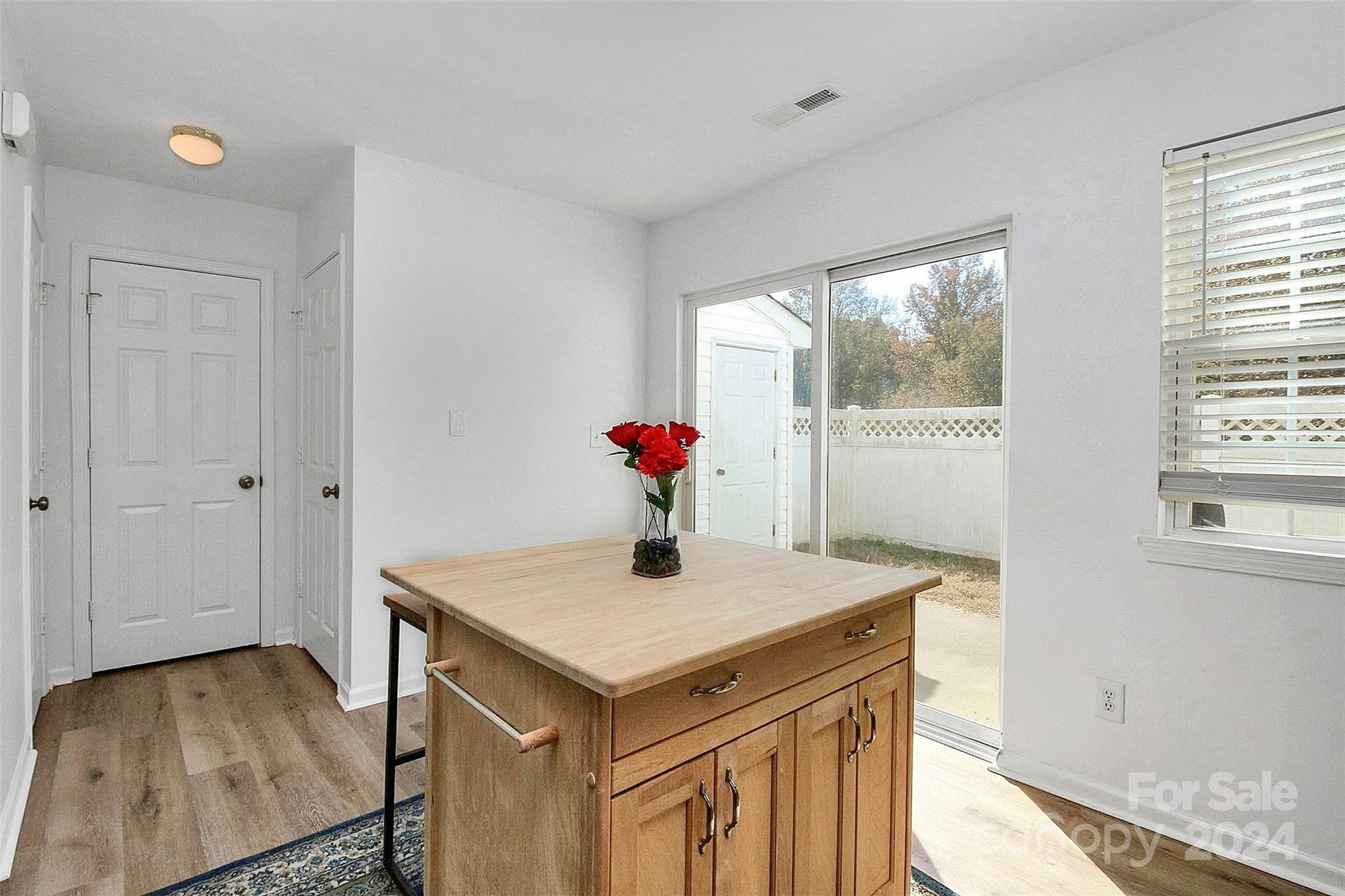 735 Rock Lake Glen