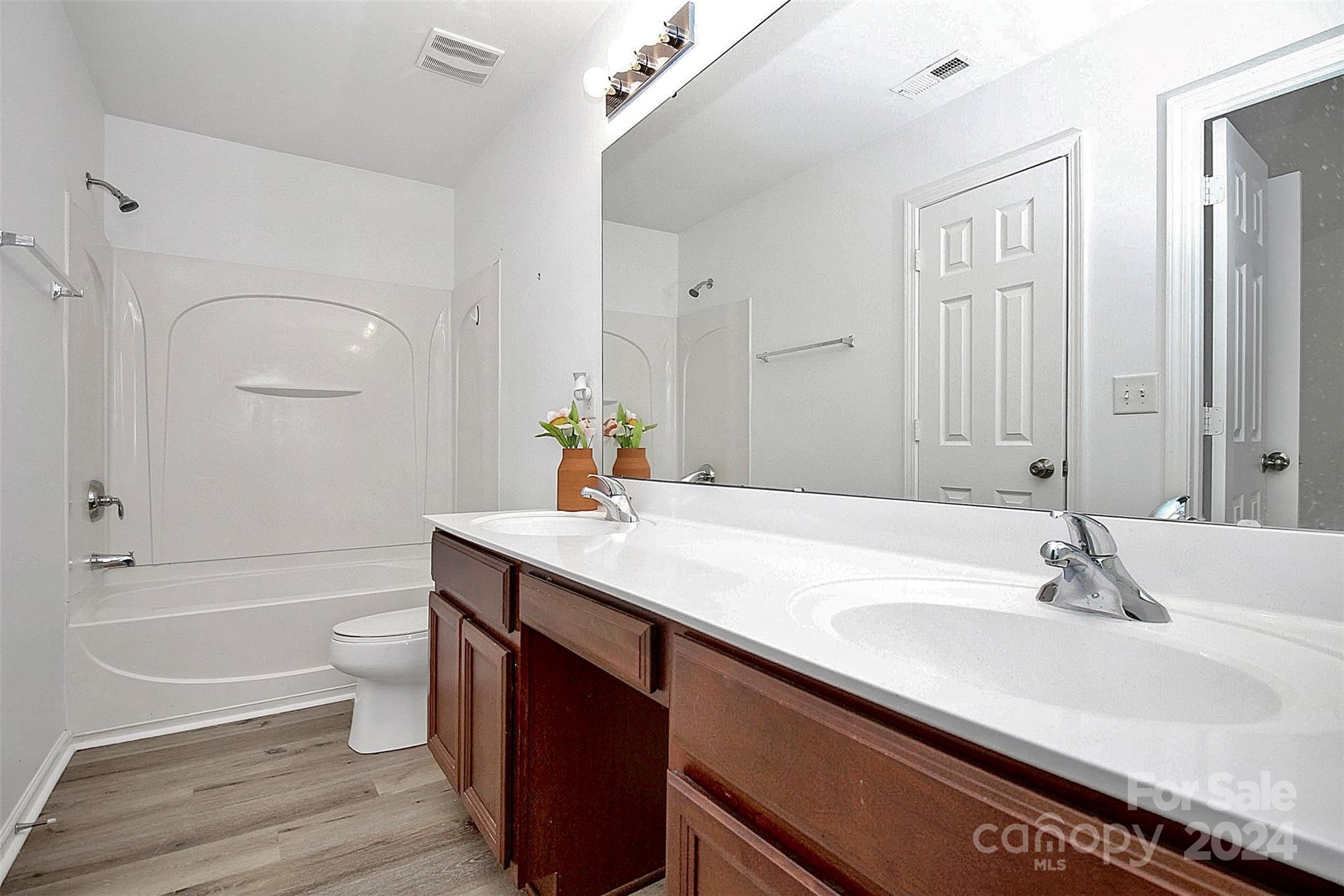 735 Rock Lake Glen