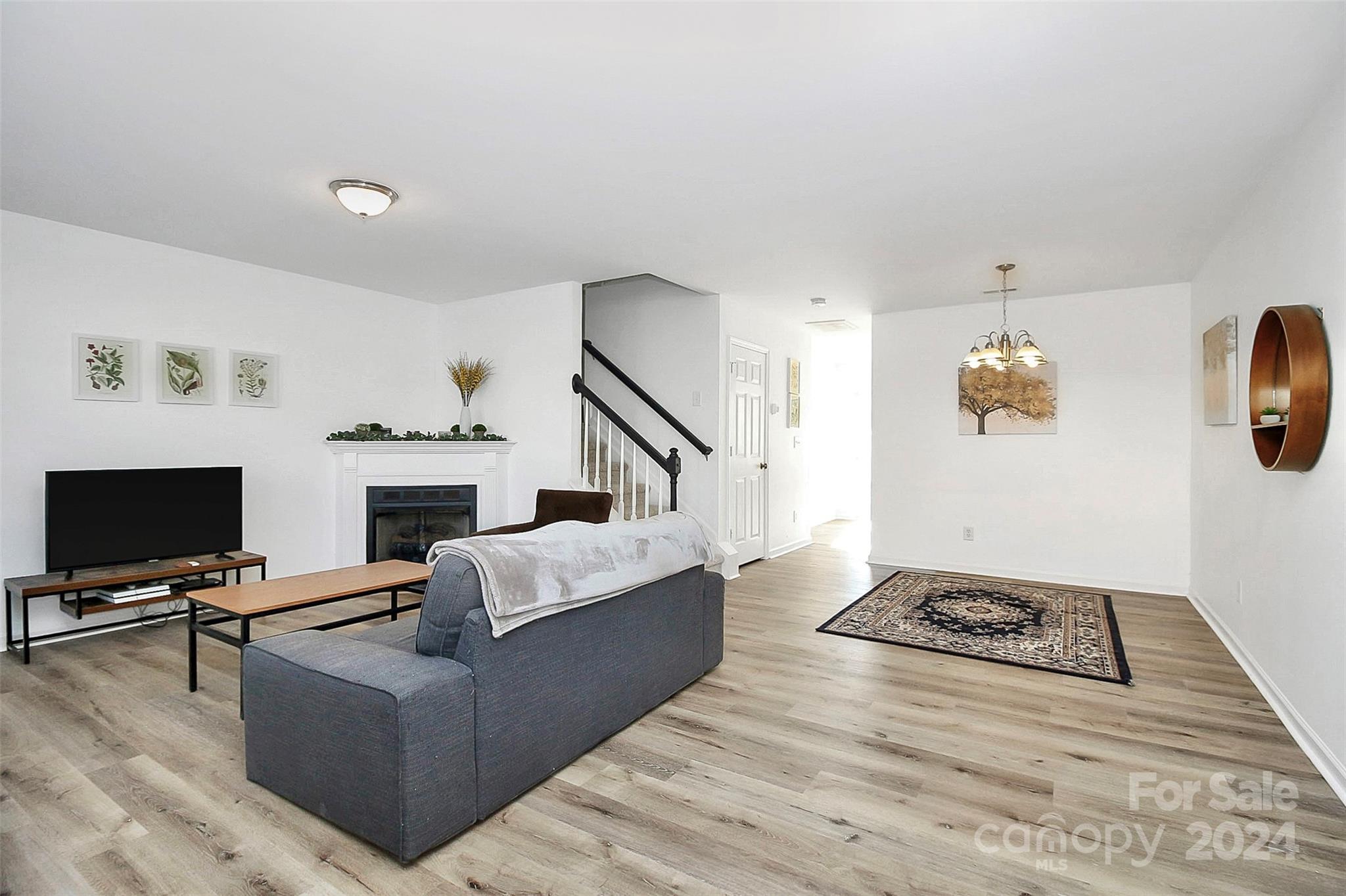 735 Rock Lake Glen