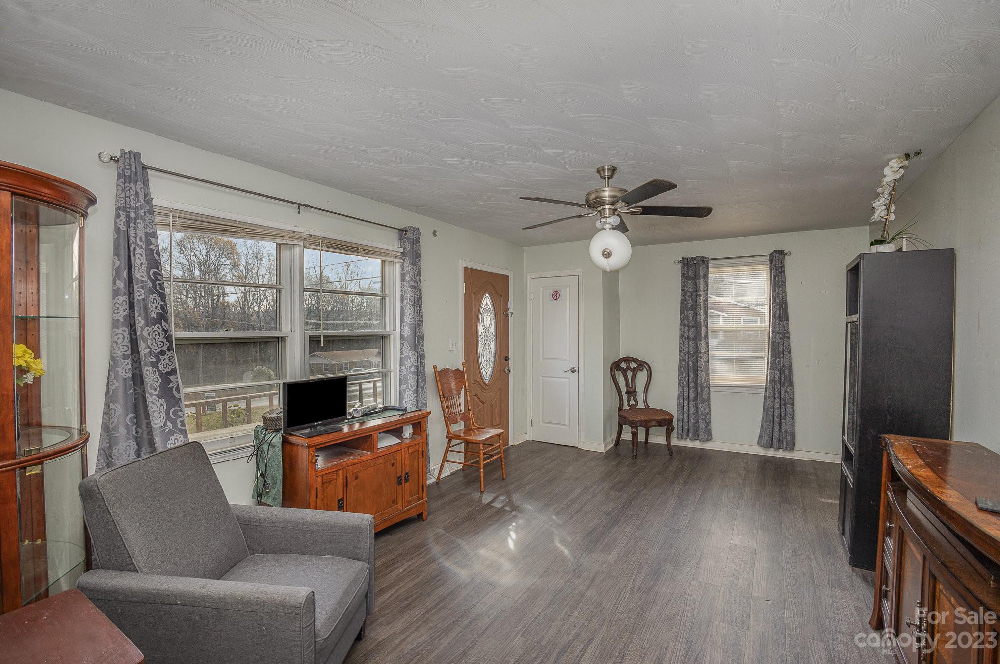 843 Lincoln Drive