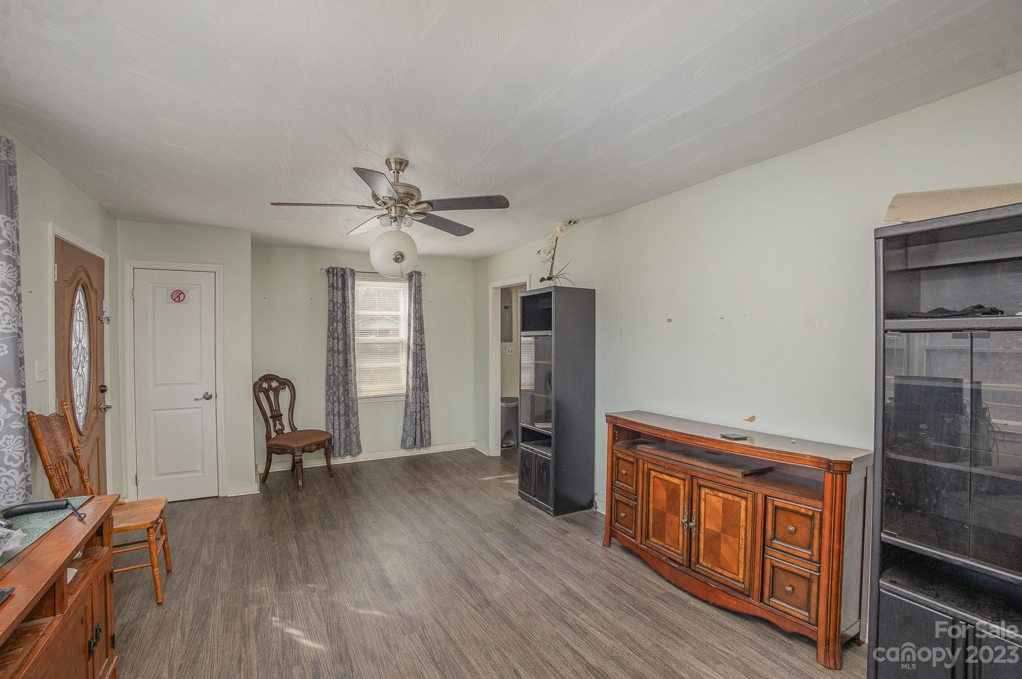 843 Lincoln Drive
