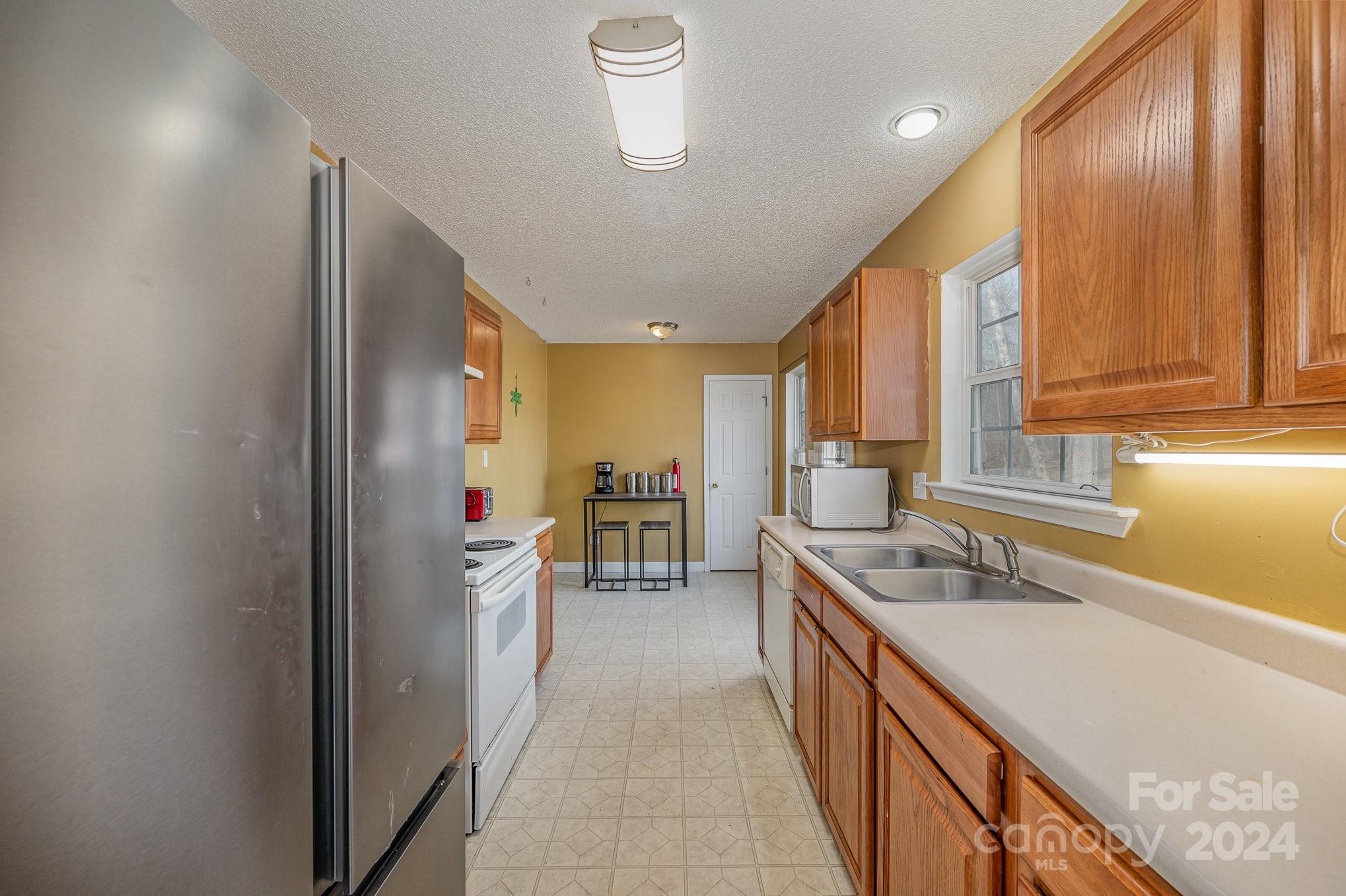 138 Meadowfall Lane