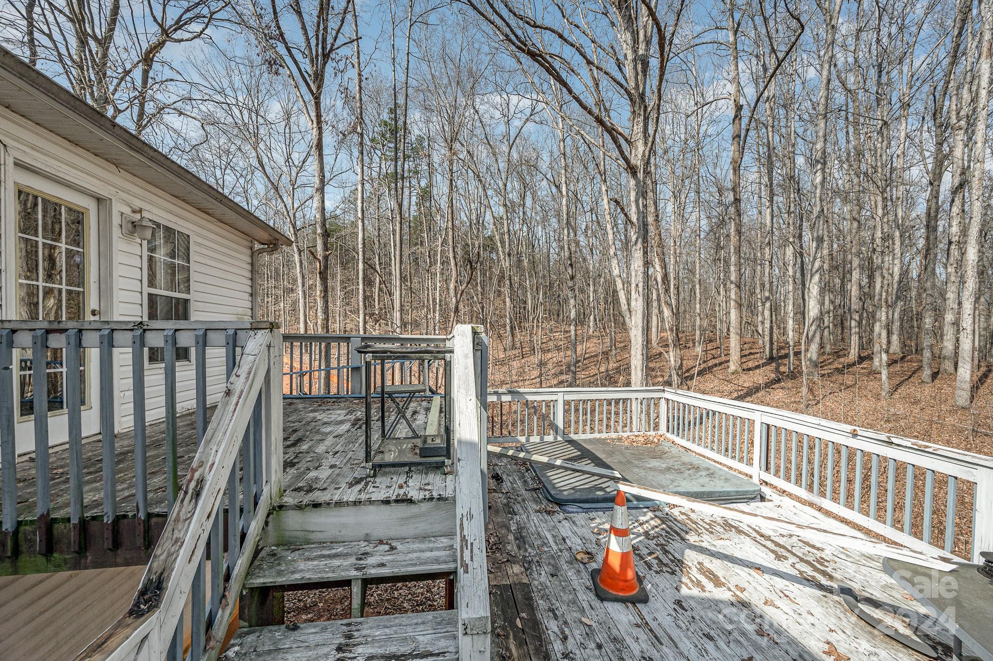 138 Meadowfall Lane