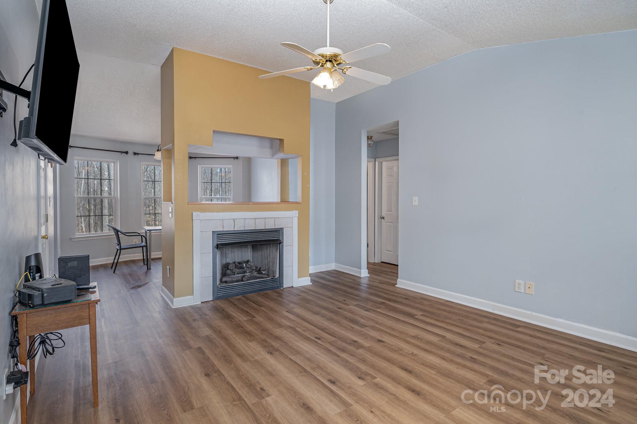 138 Meadowfall Lane