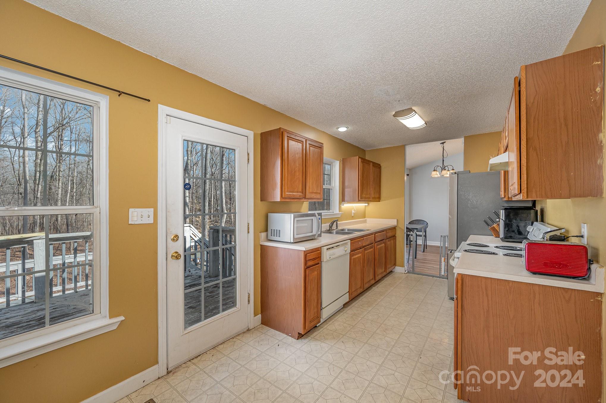 138 Meadowfall Lane