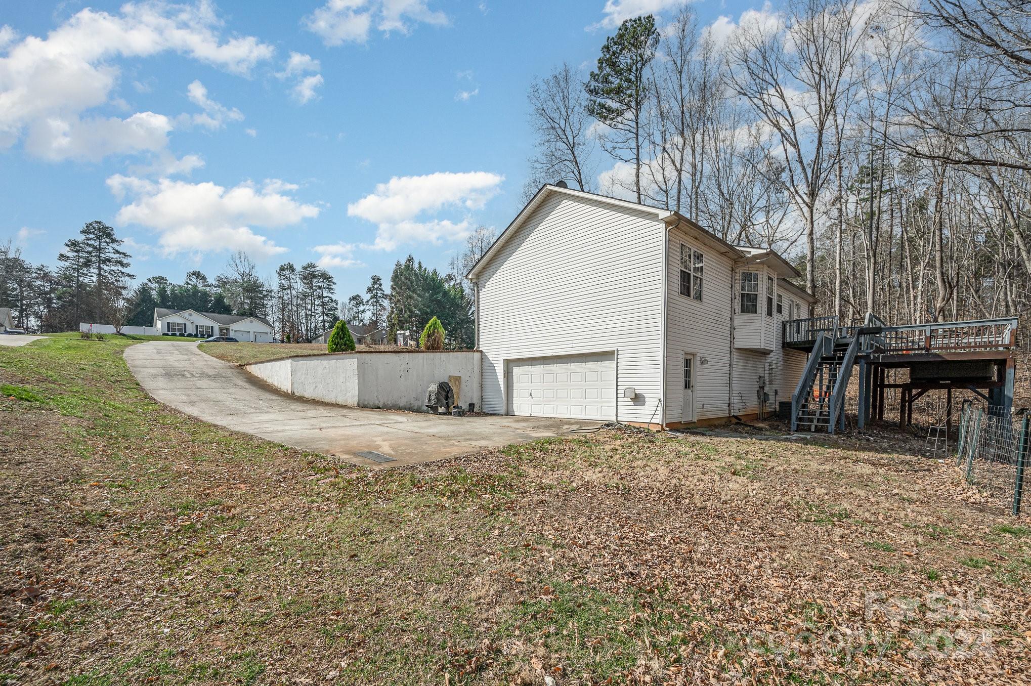 138 Meadowfall Lane