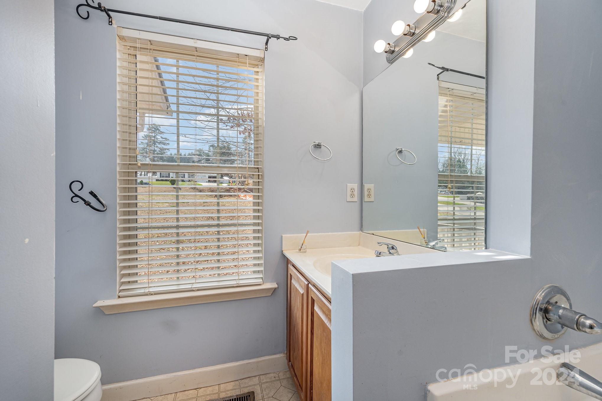 138 Meadowfall Lane