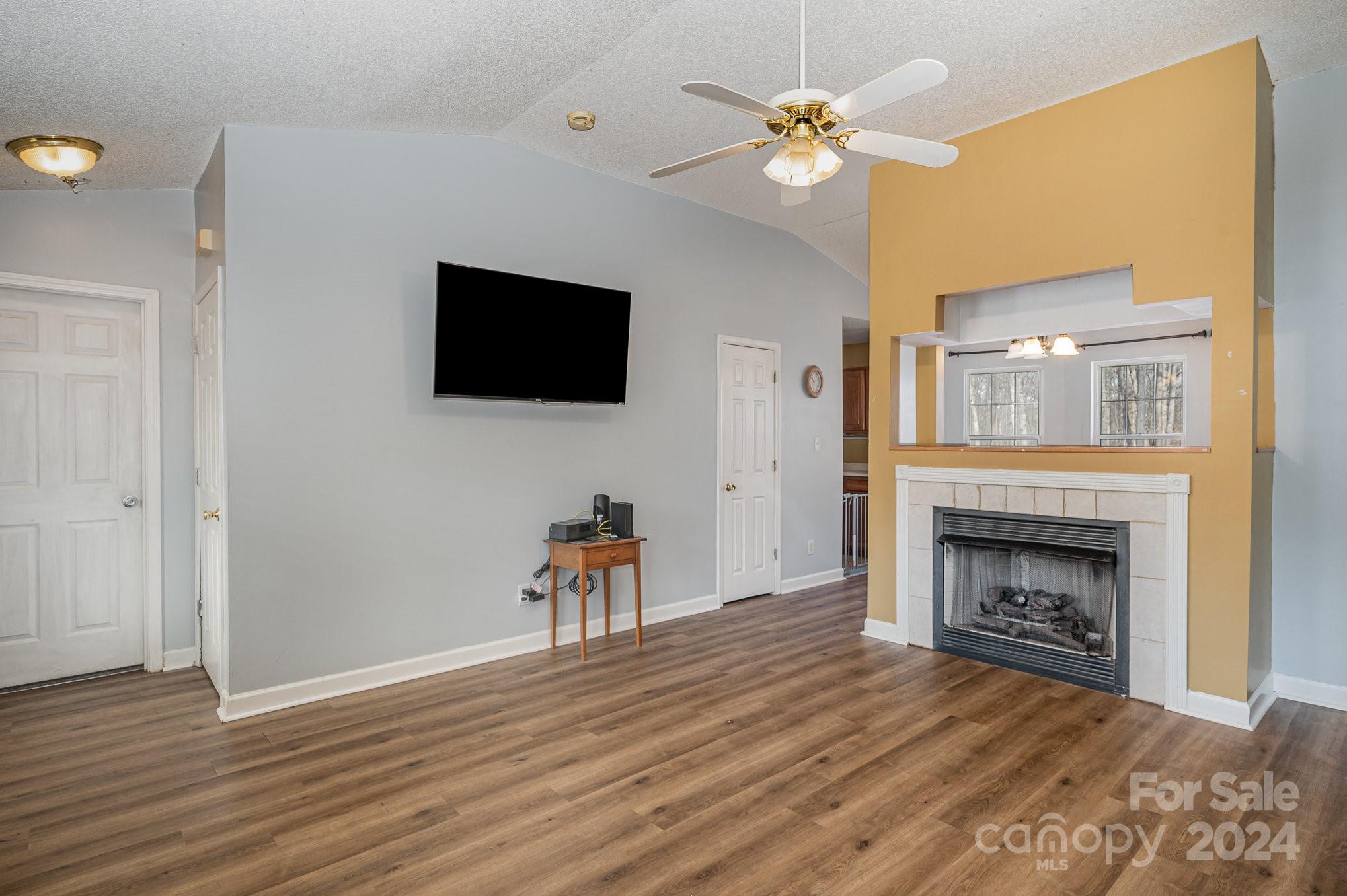 138 Meadowfall Lane