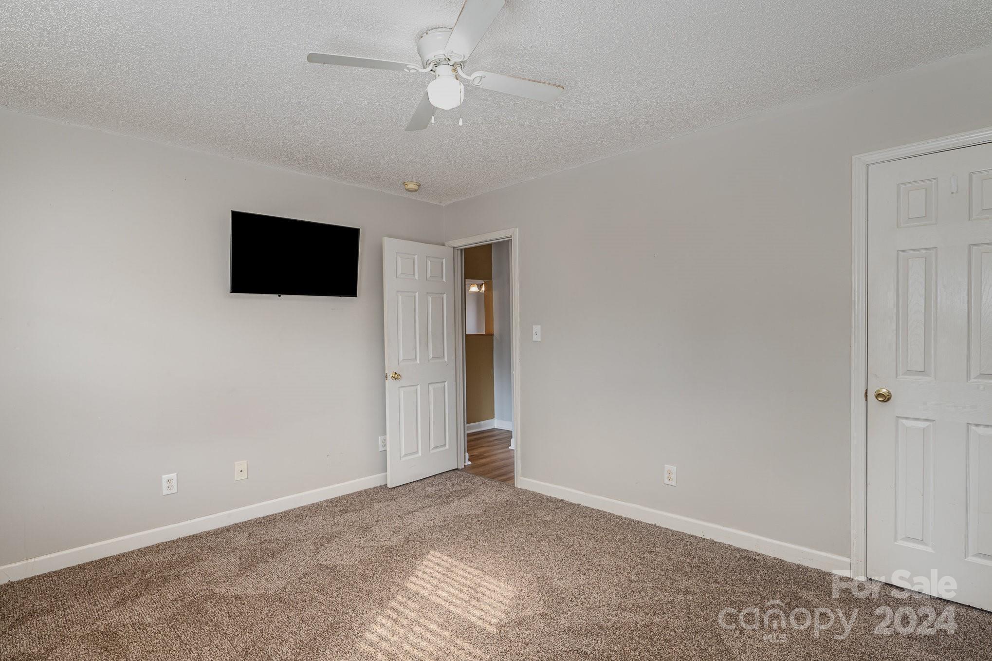 138 Meadowfall Lane