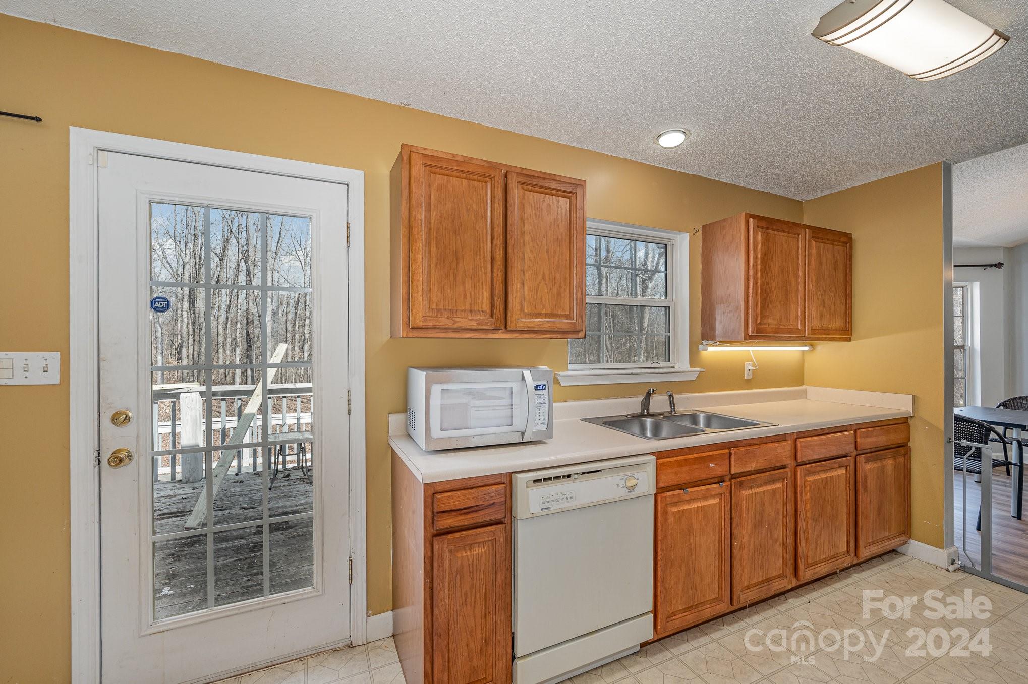 138 Meadowfall Lane
