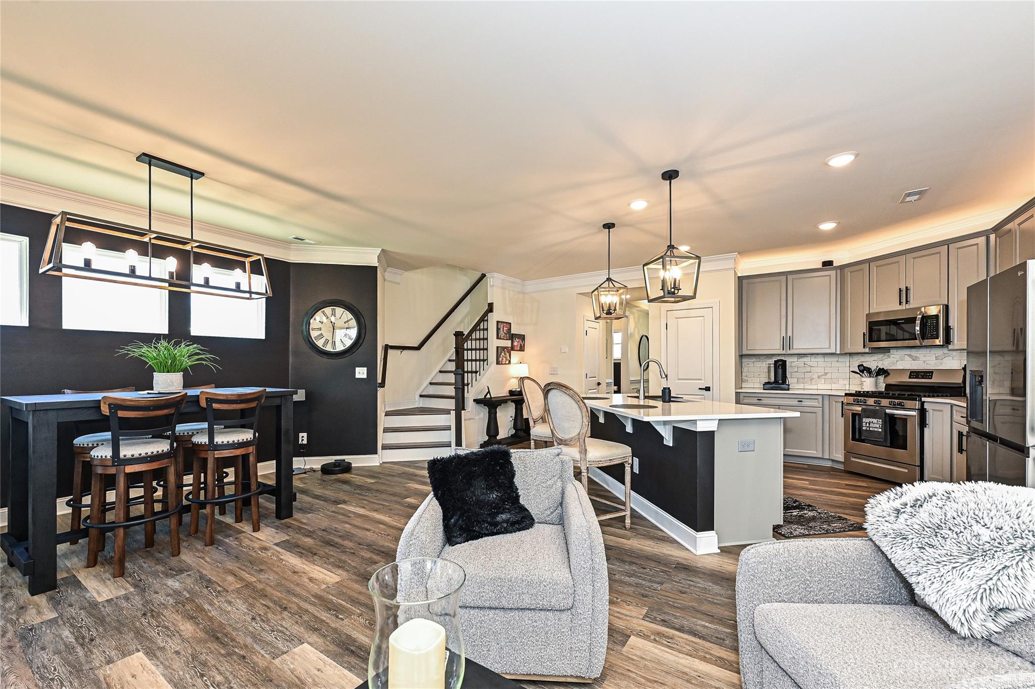 2002 Bexar Trail Unit: 7