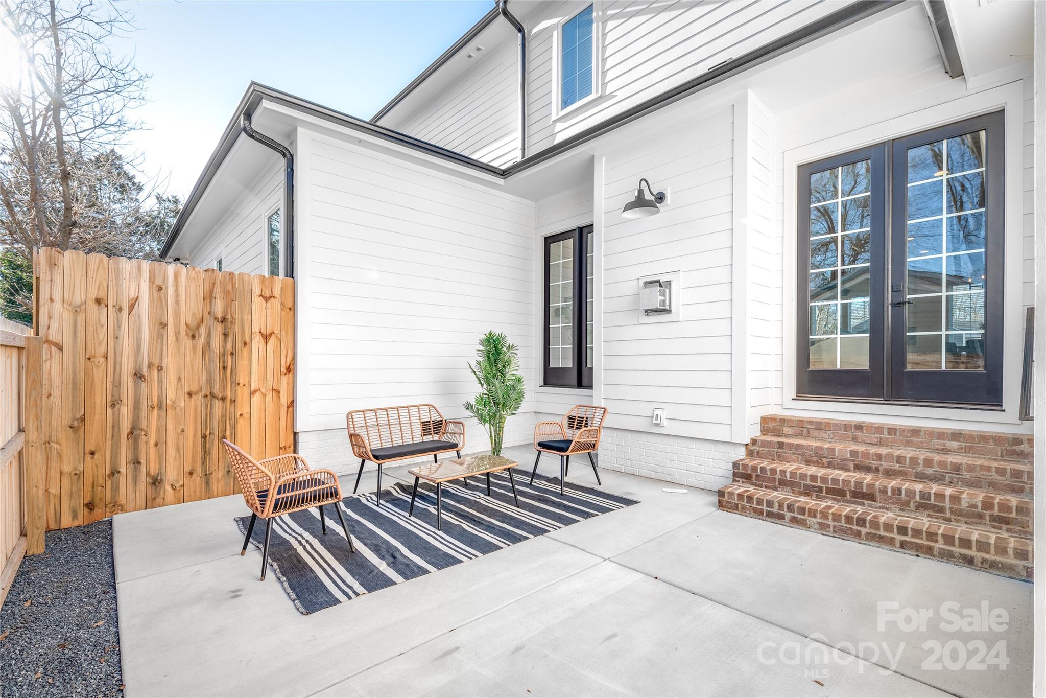 102 N Smallwood Place