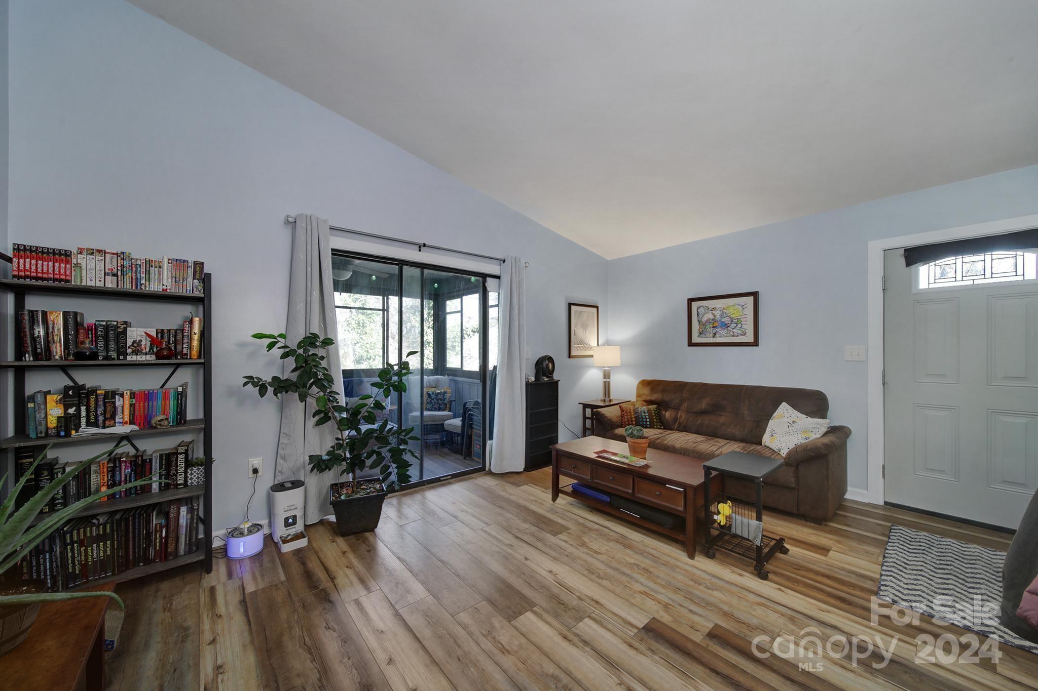 1619 Hunters Trail