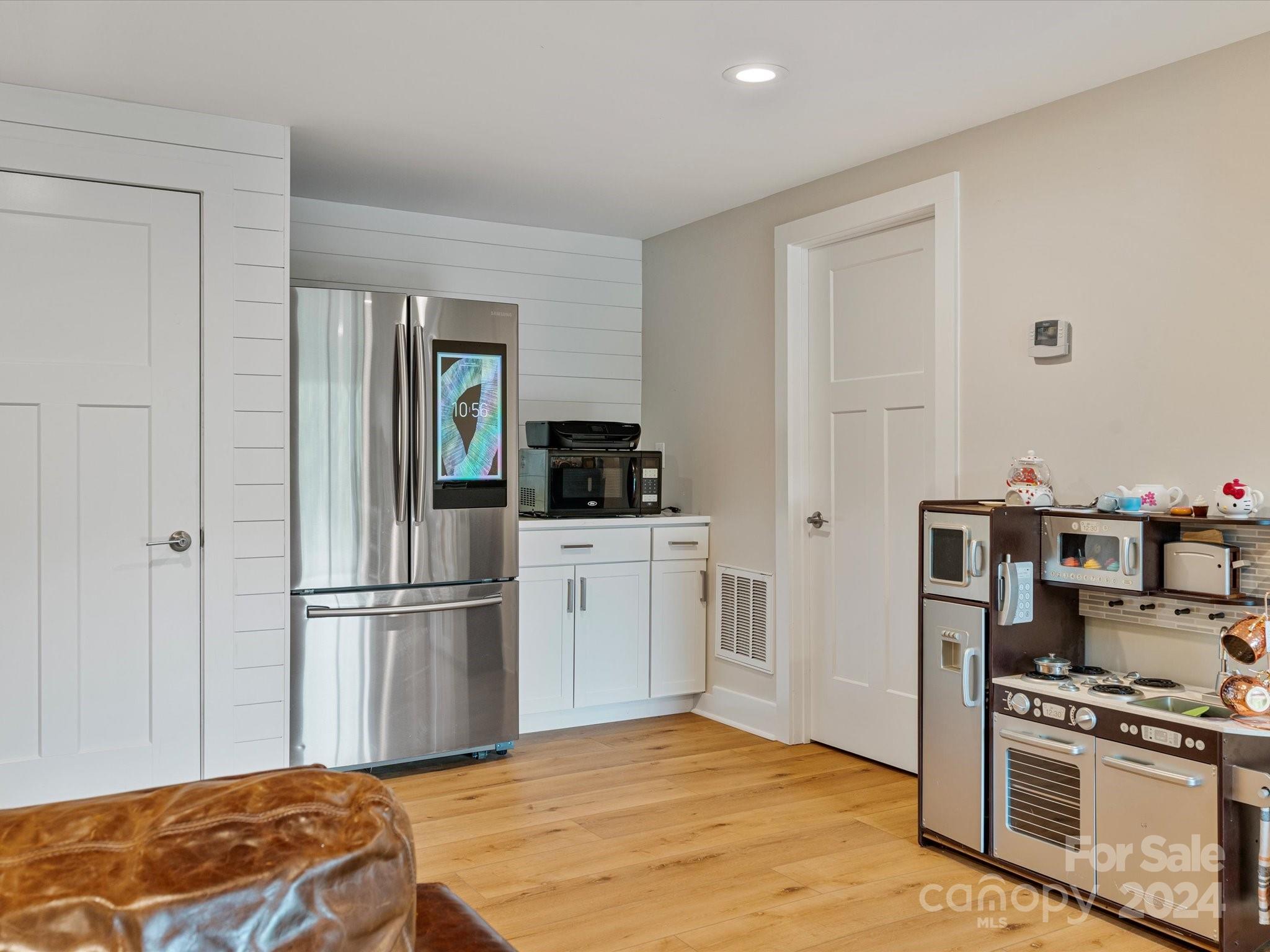 6220 River Cabin Lane