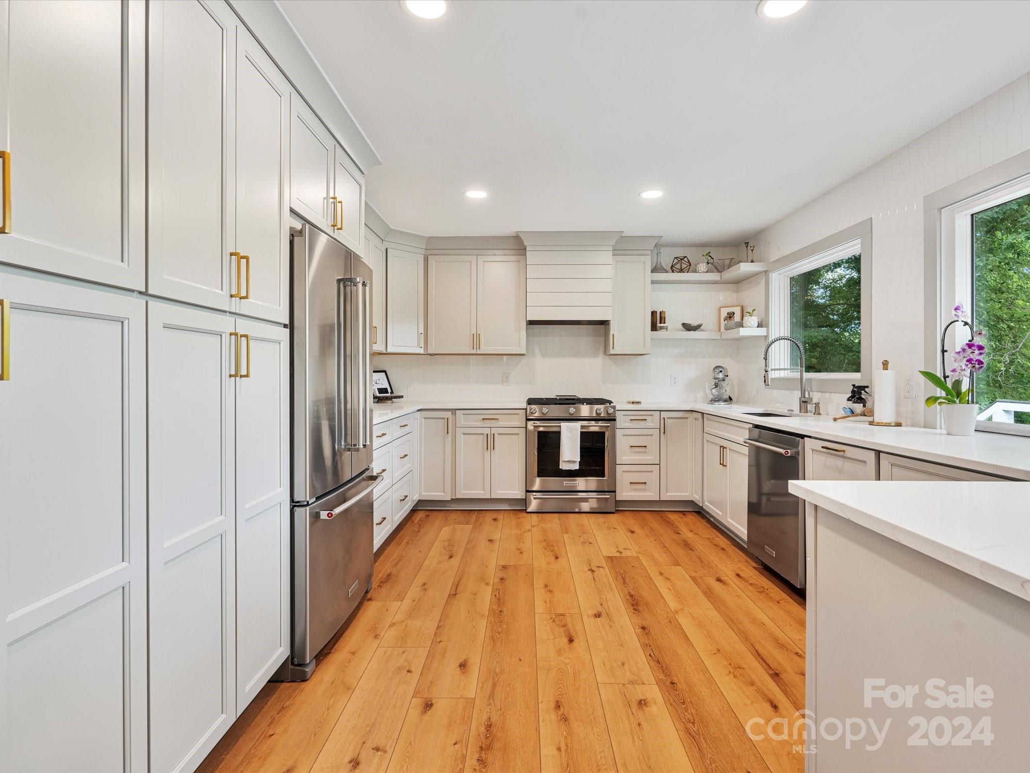 6220 River Cabin Lane