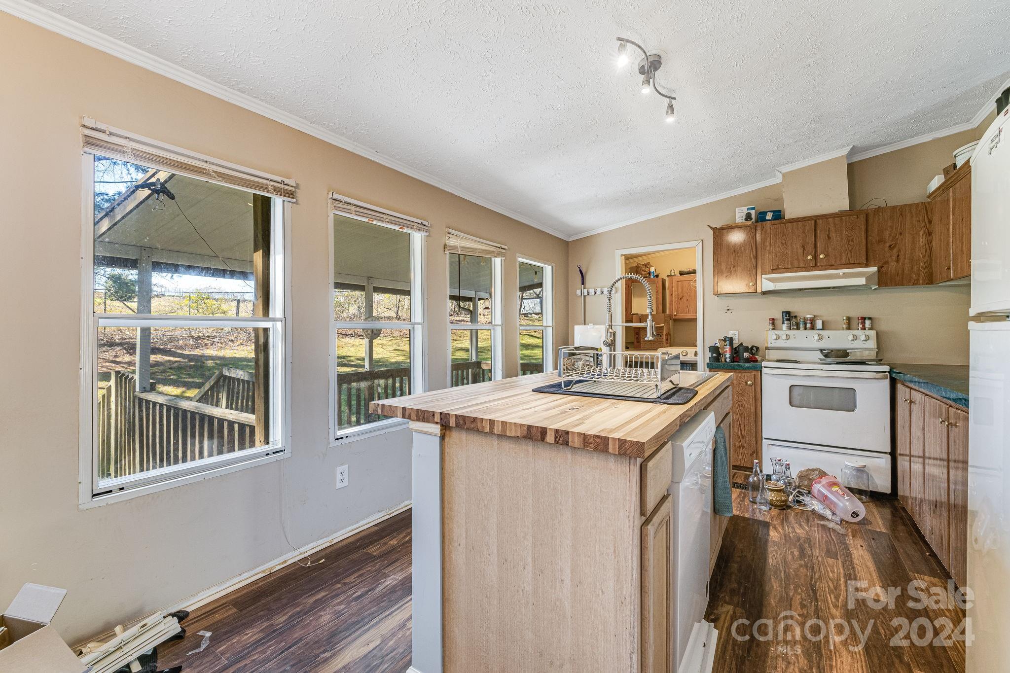 89 N Holly Lane