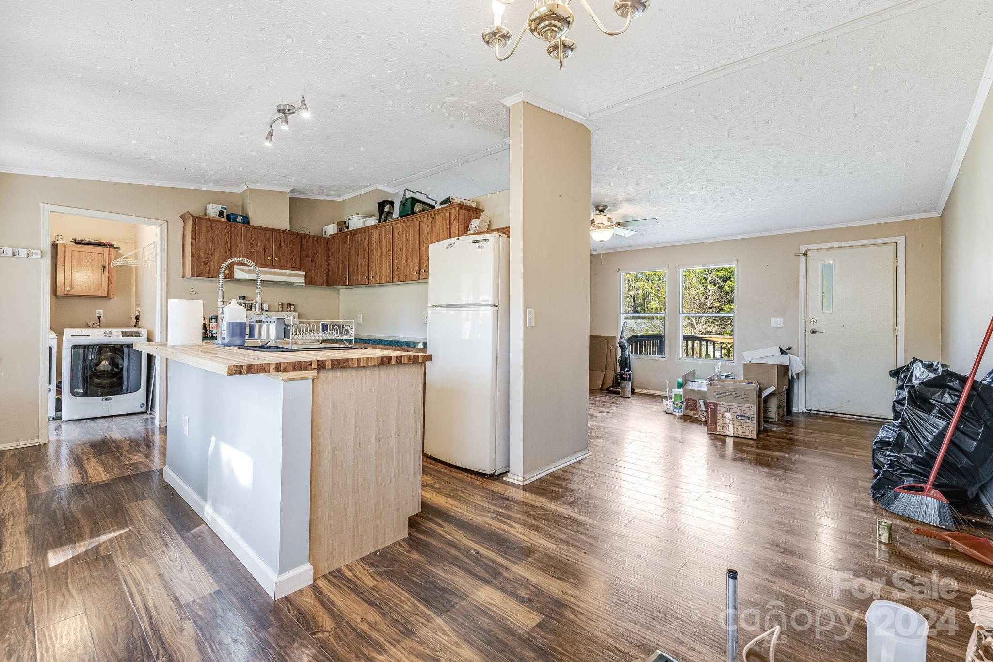89 N Holly Lane