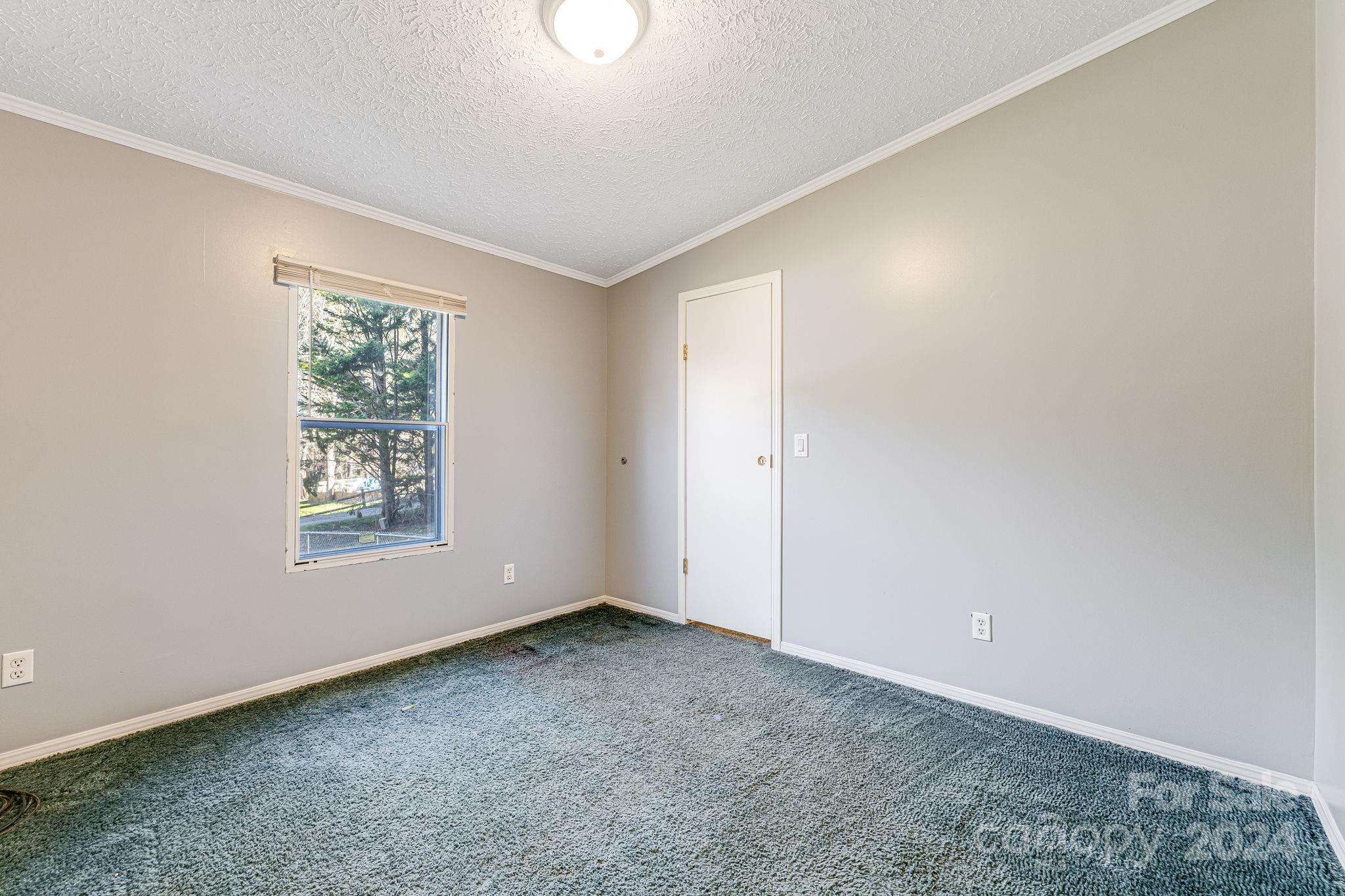 89 N Holly Lane