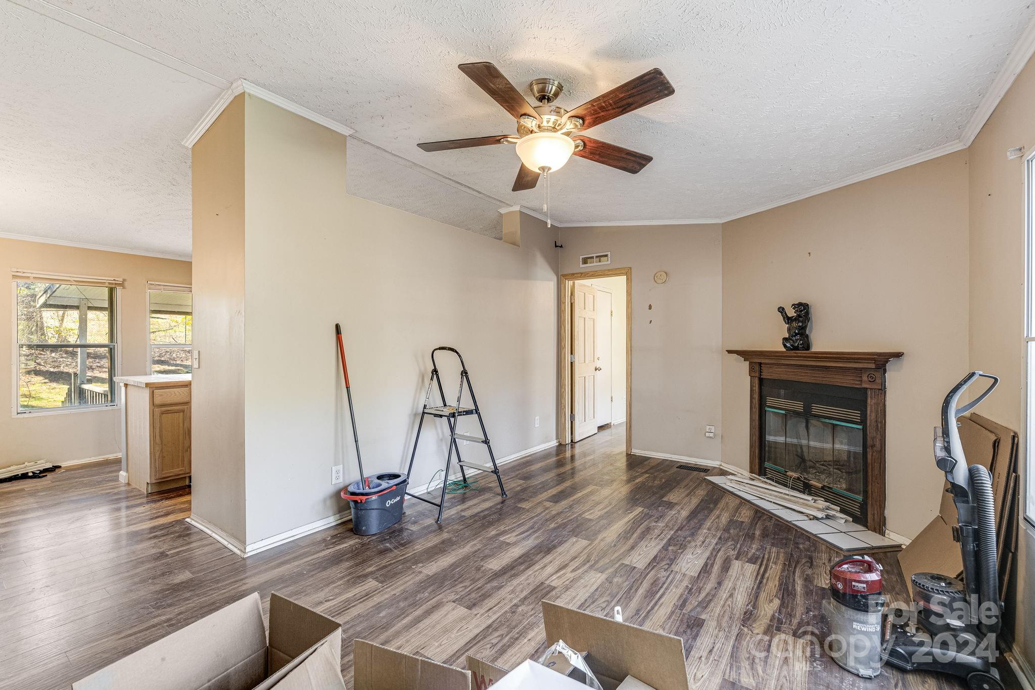 89 N Holly Lane