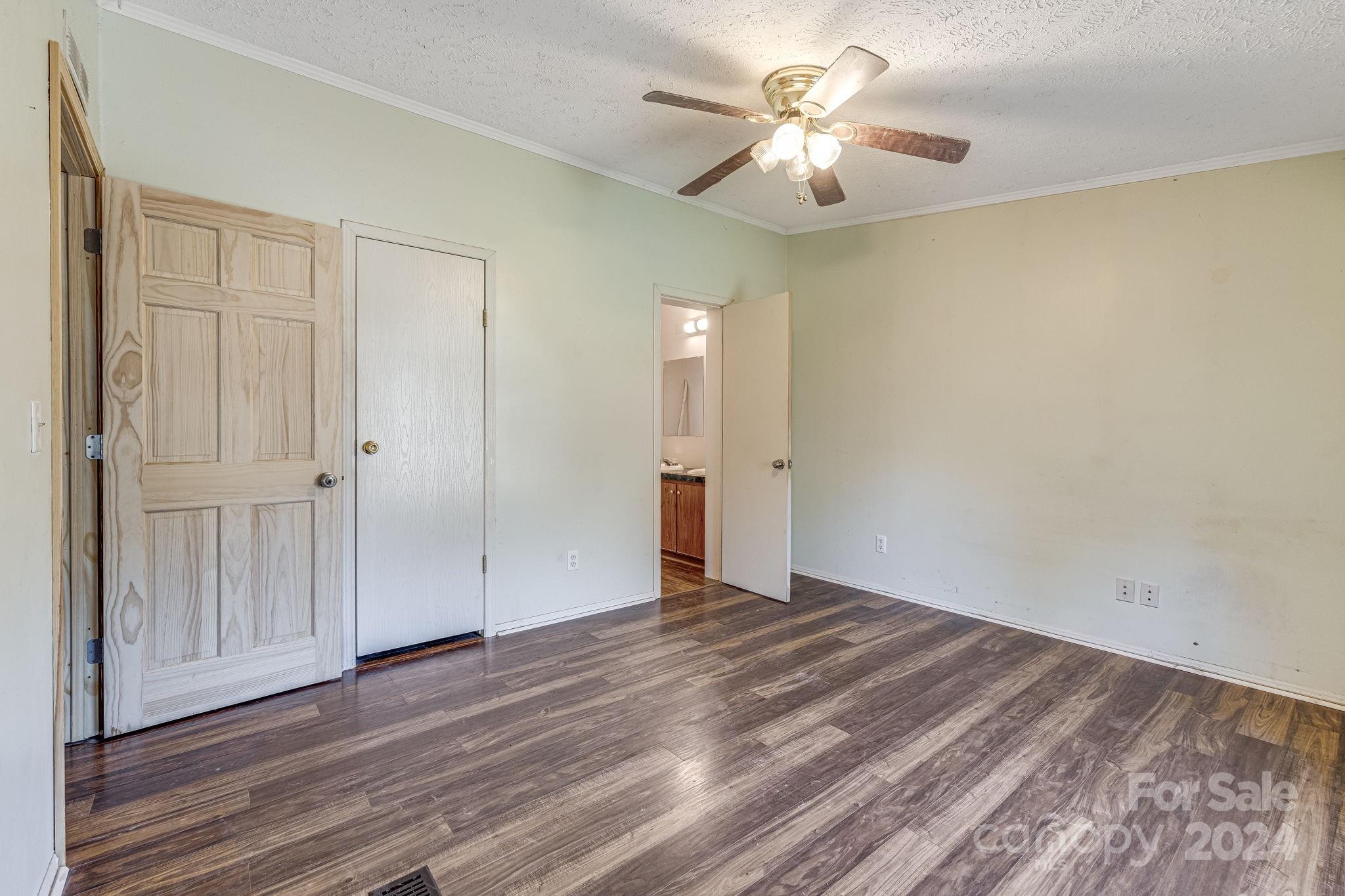89 N Holly Lane