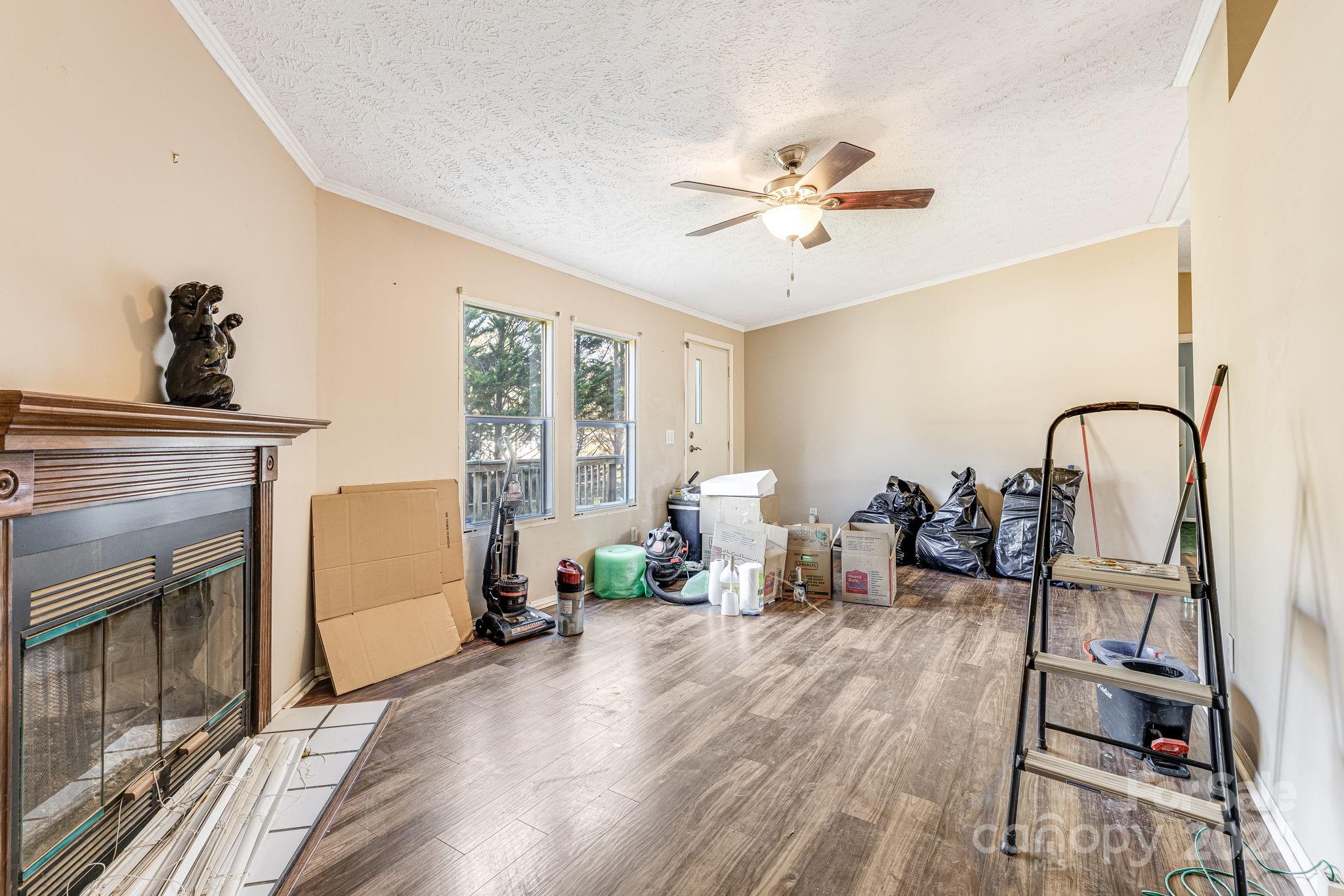 89 N Holly Lane
