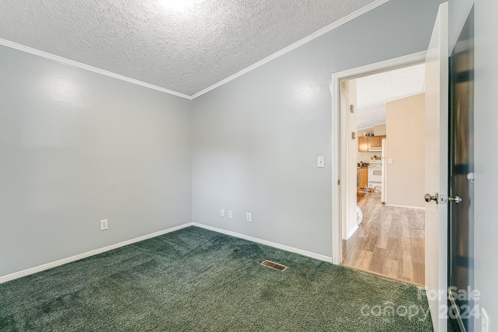 89 N Holly Lane