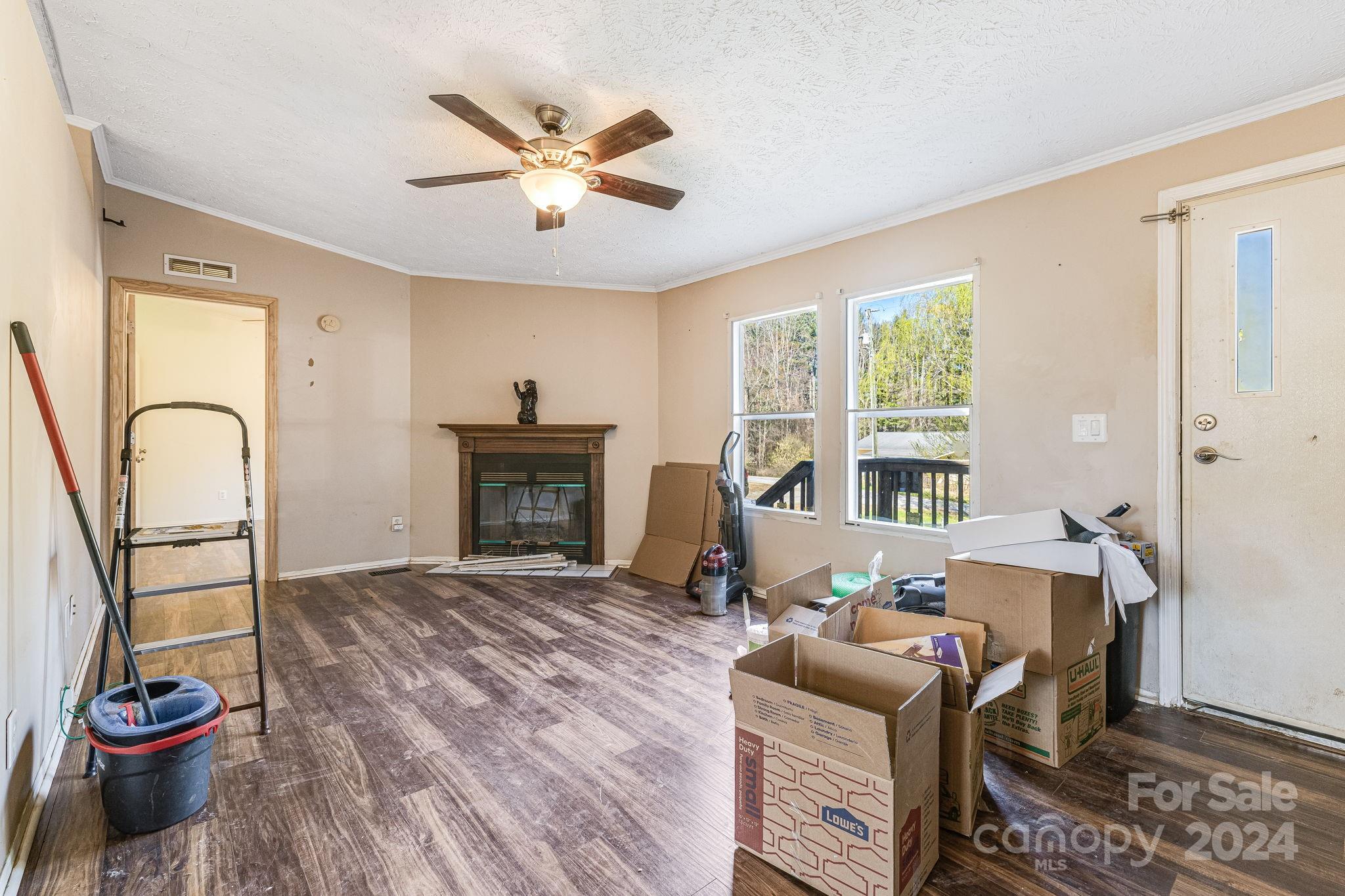 89 N Holly Lane
