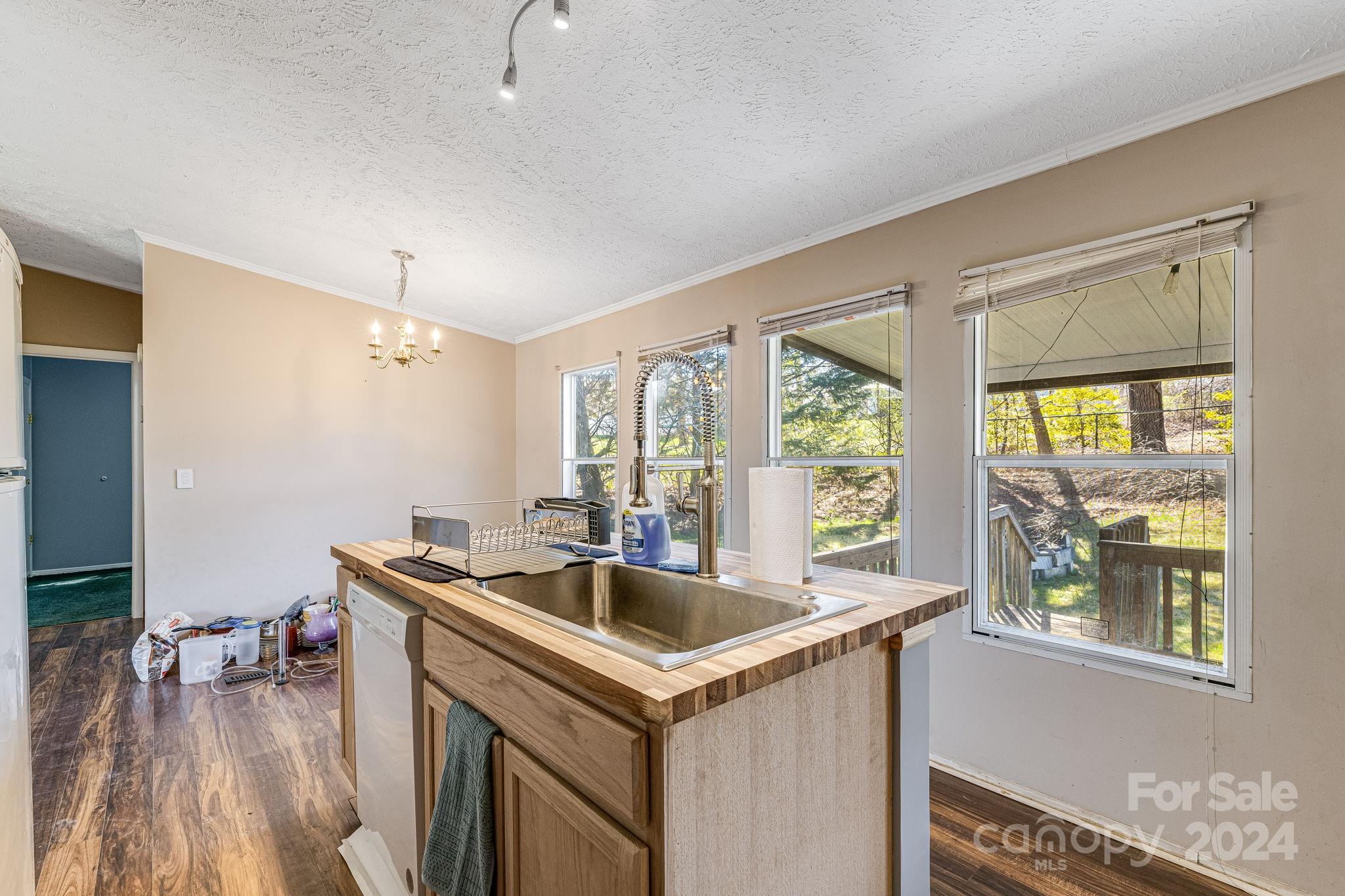 89 N Holly Lane