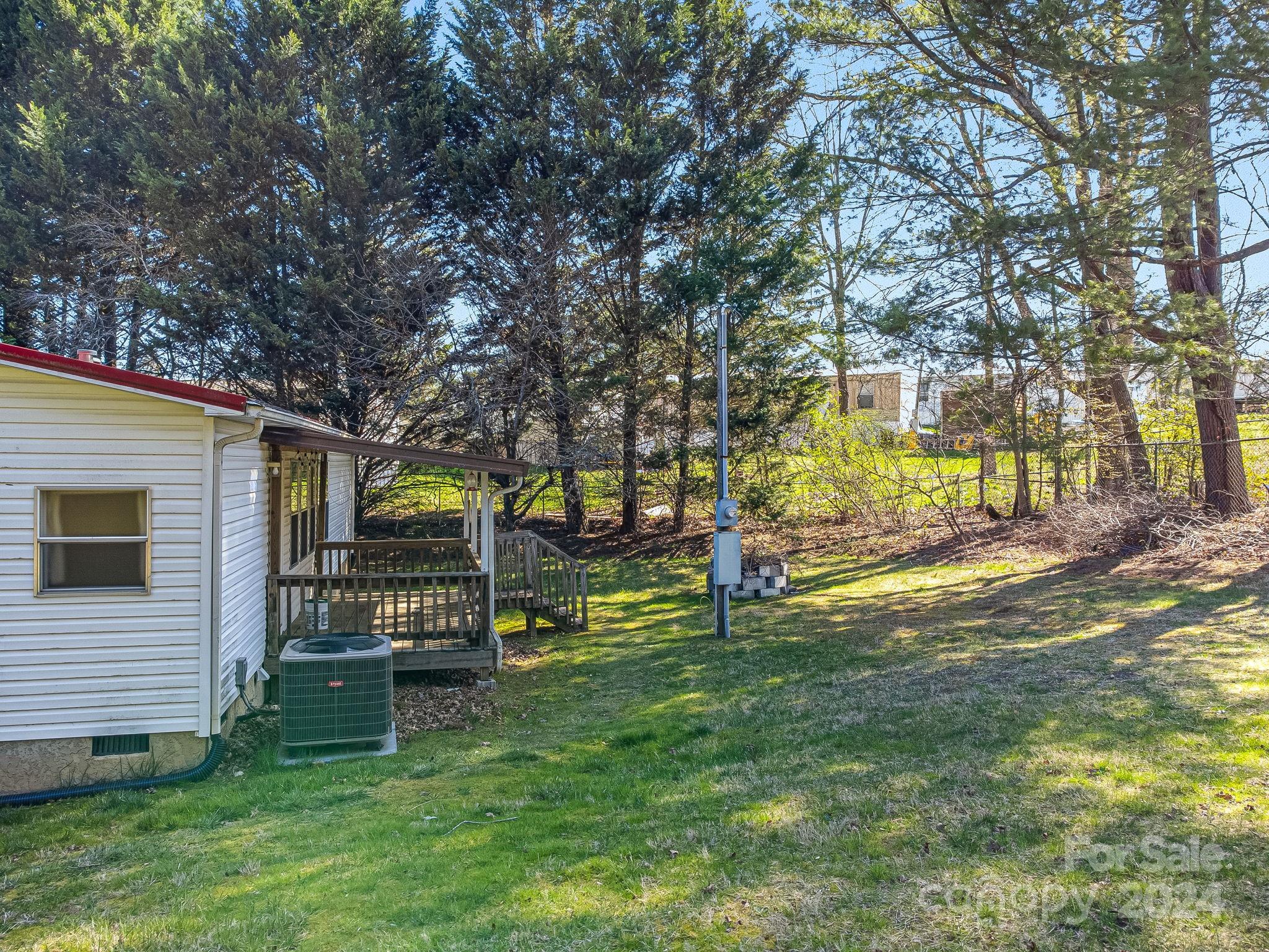 89 N Holly Lane