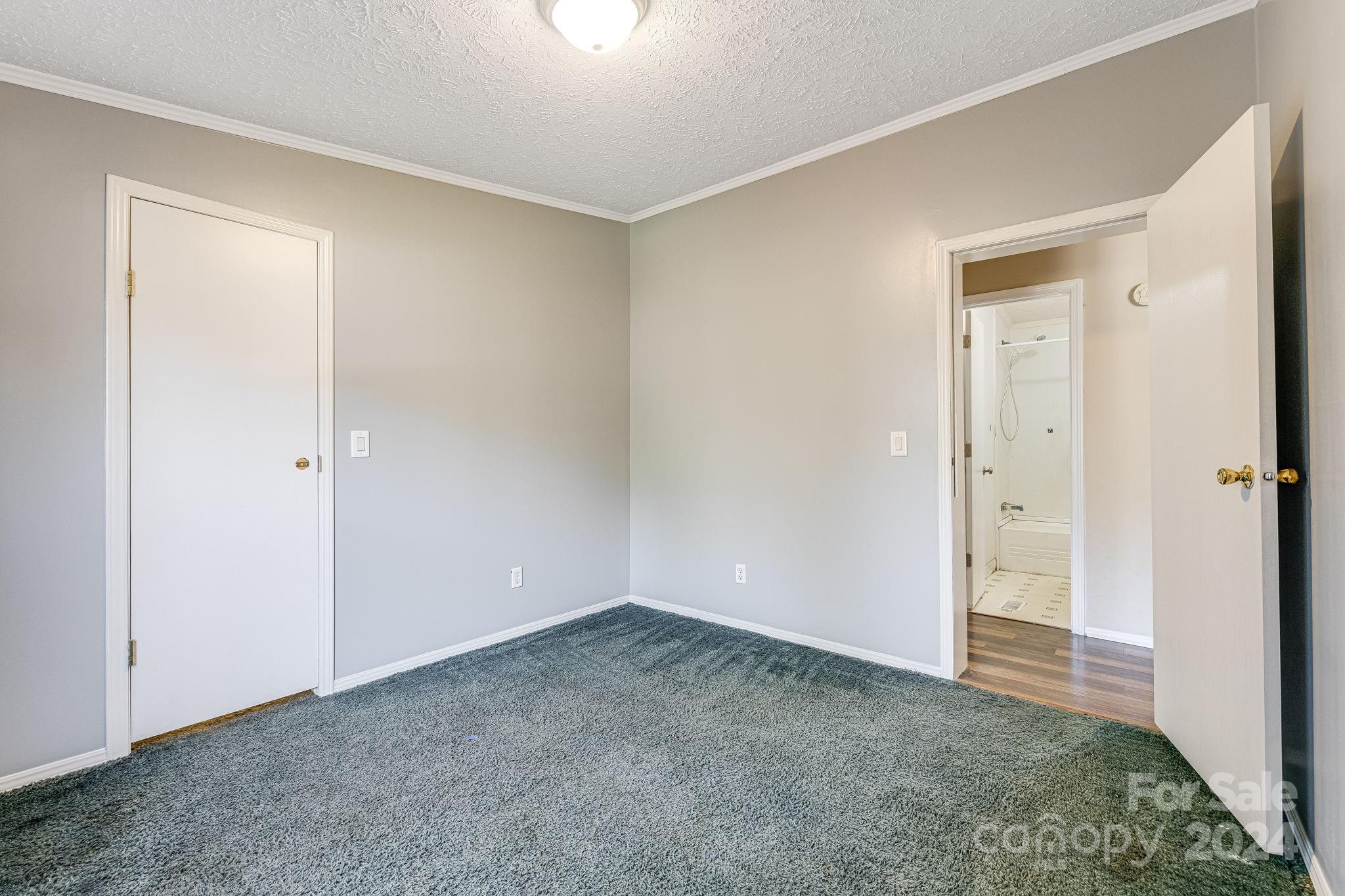 89 N Holly Lane