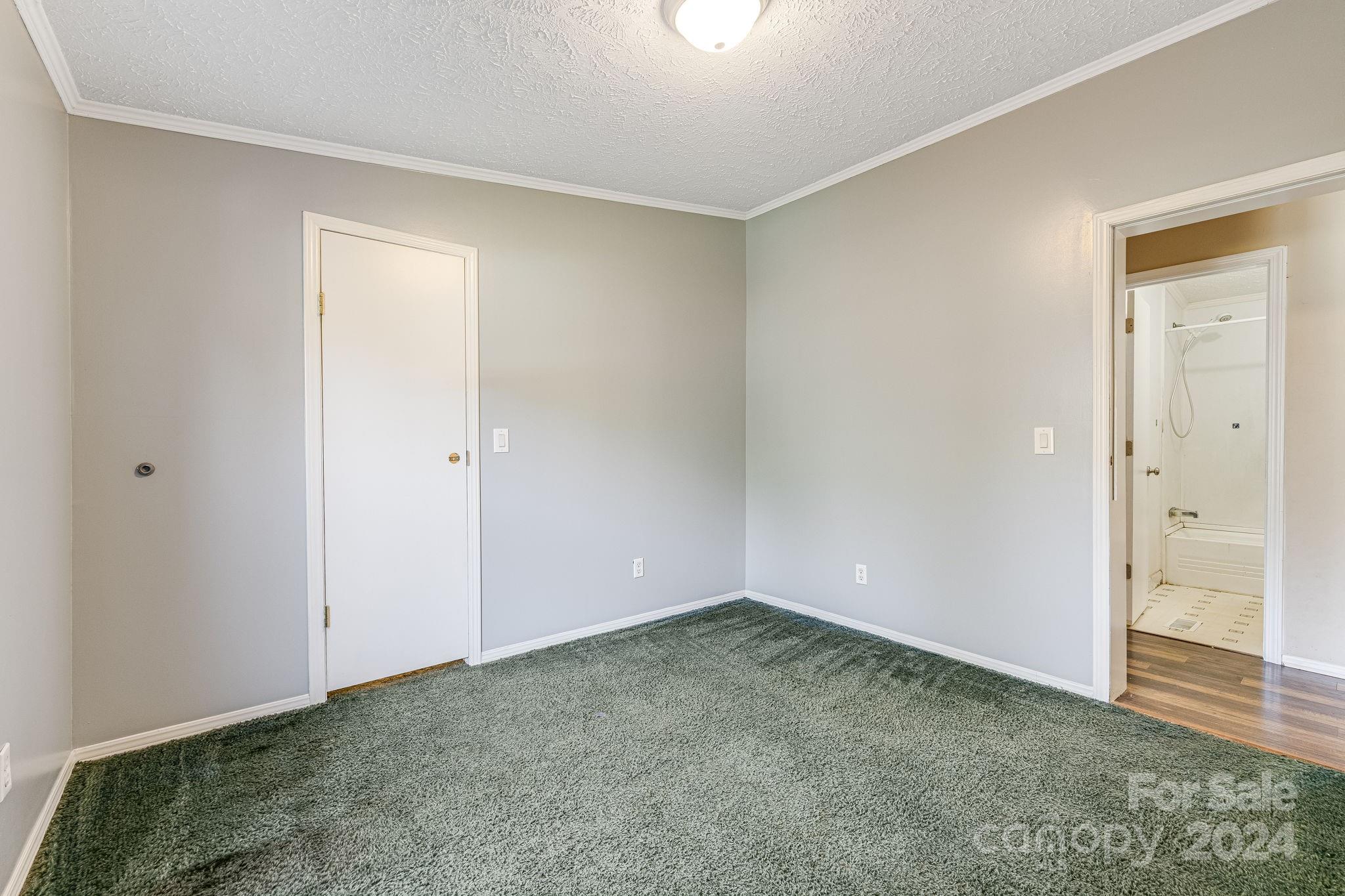 89 N Holly Lane