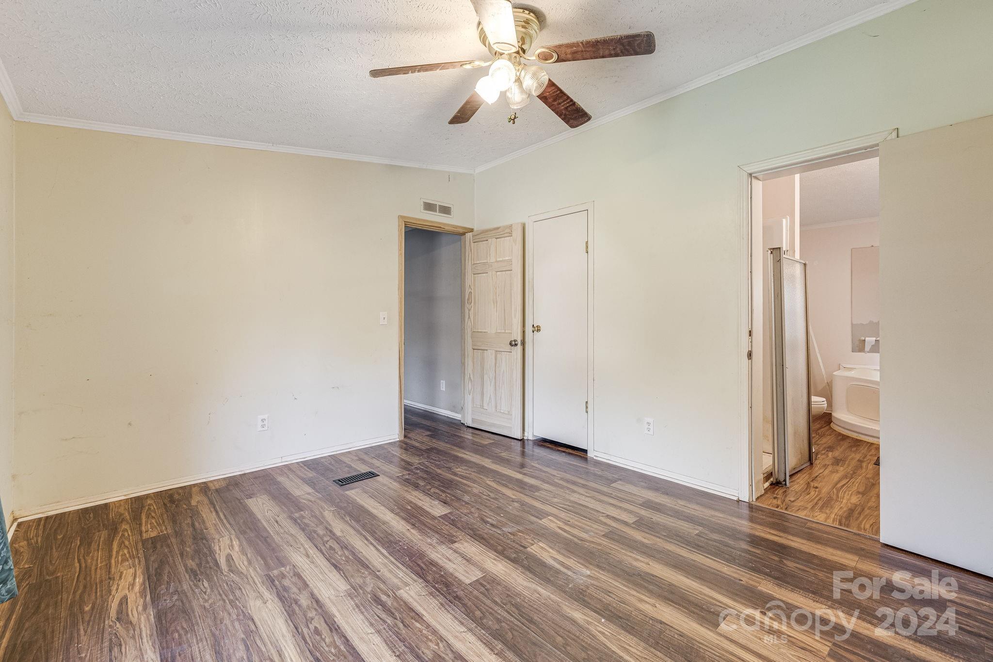 89 N Holly Lane