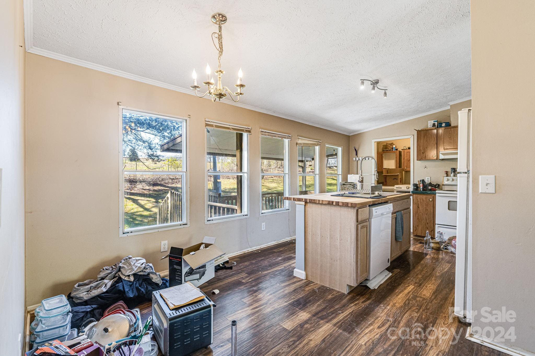 89 N Holly Lane