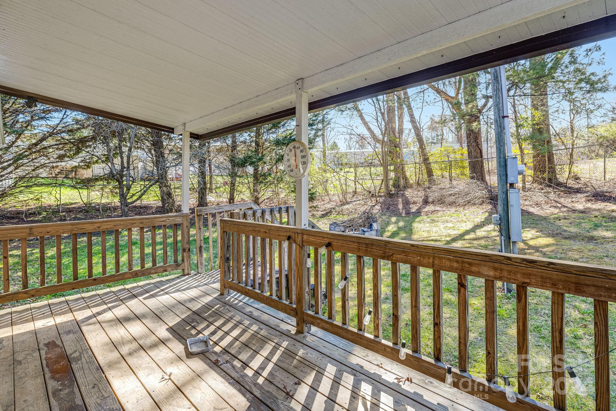 89 N Holly Lane