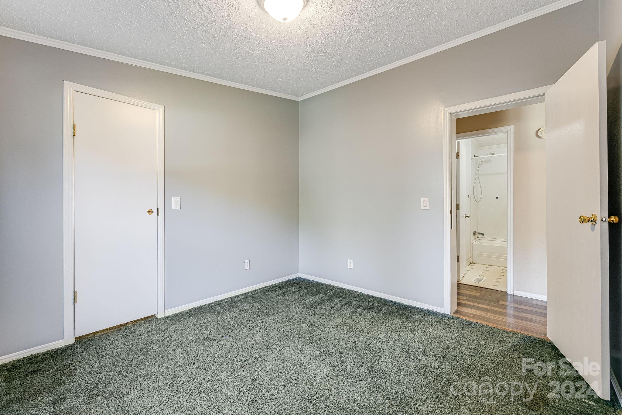 89 N Holly Lane