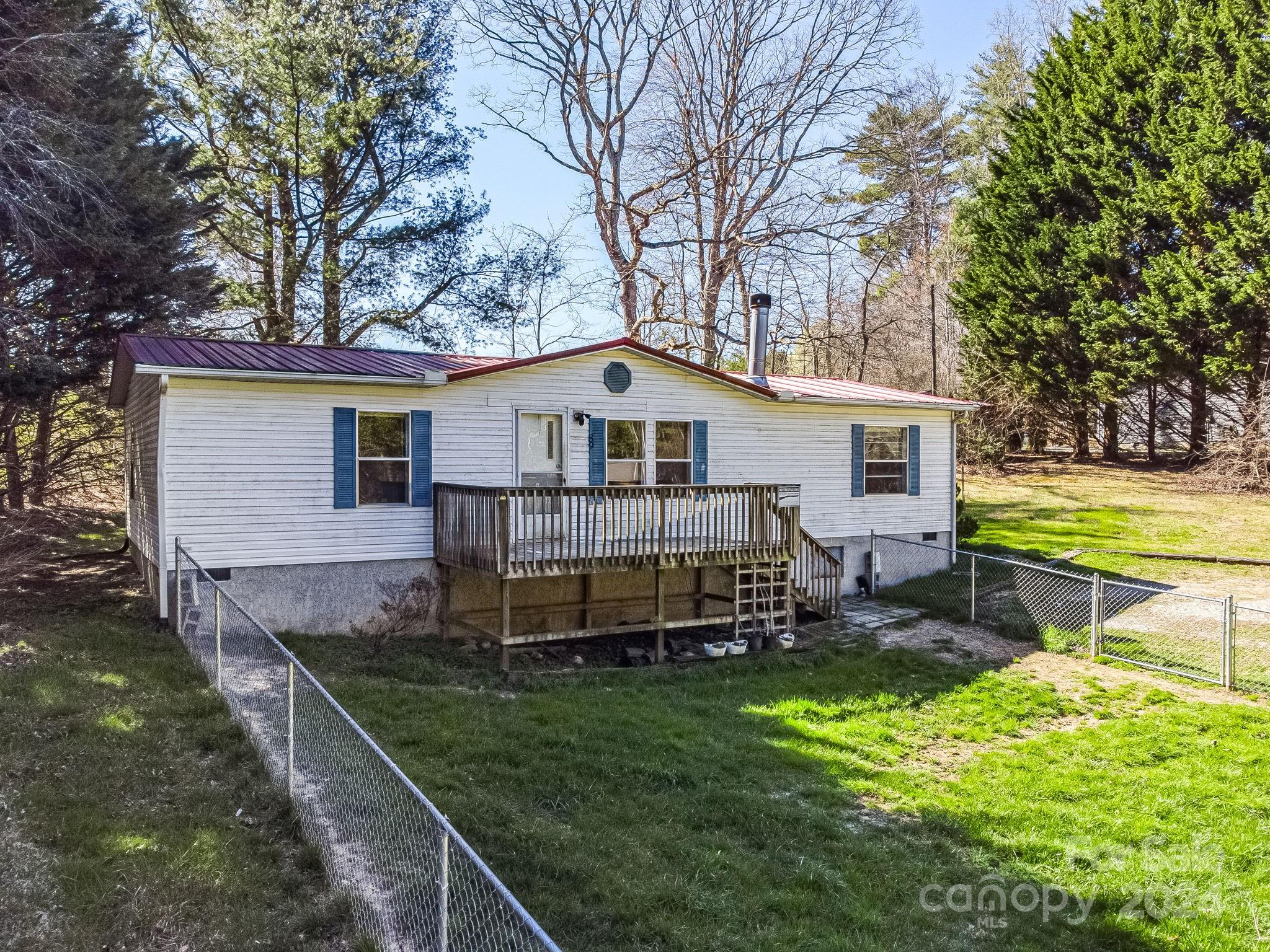 89 N Holly Lane