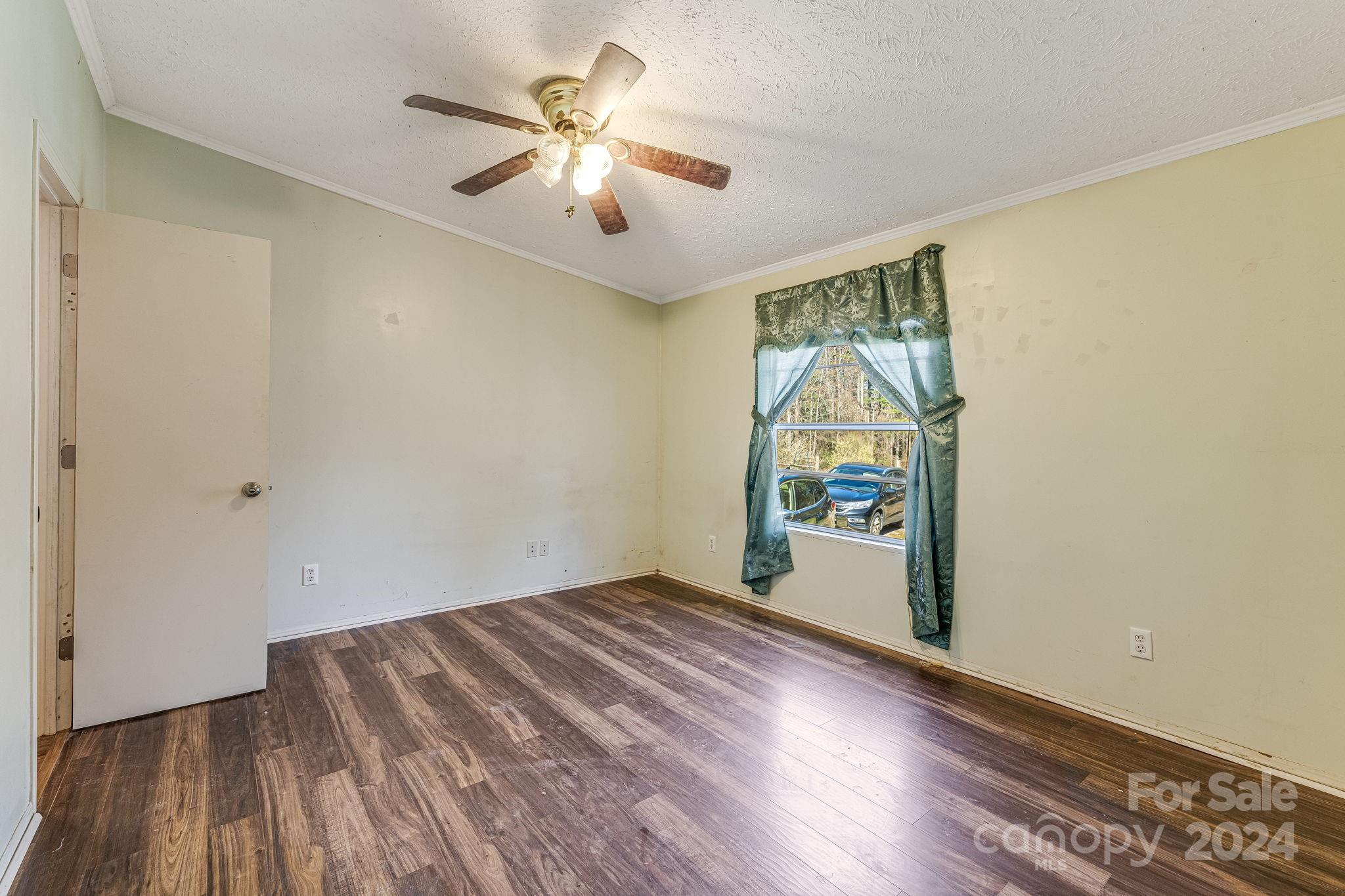 89 N Holly Lane