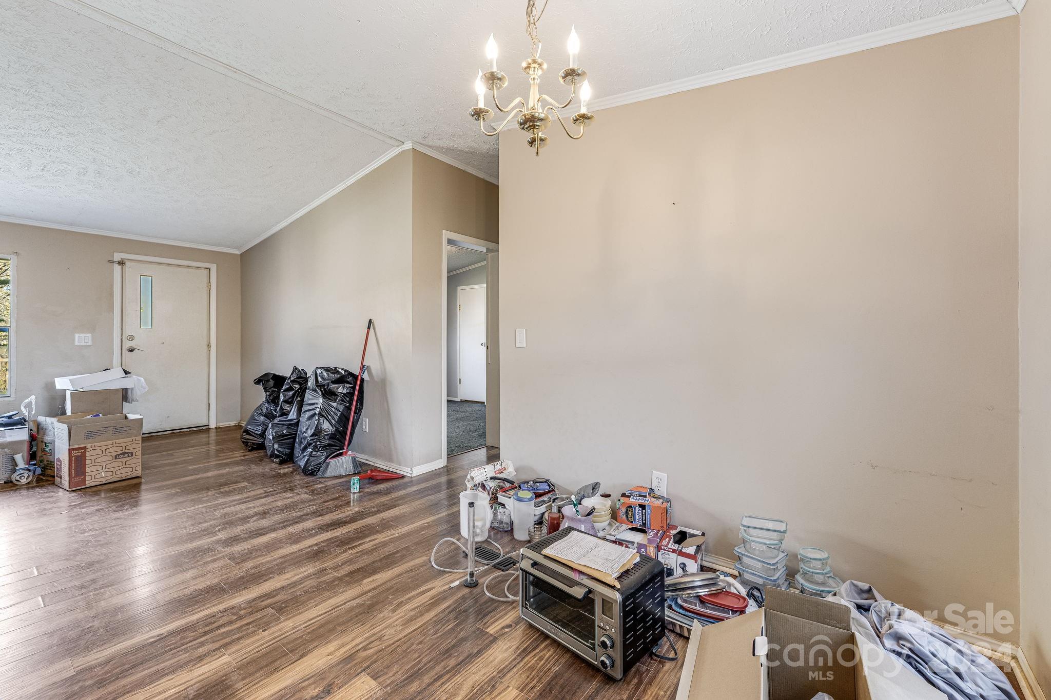 89 N Holly Lane