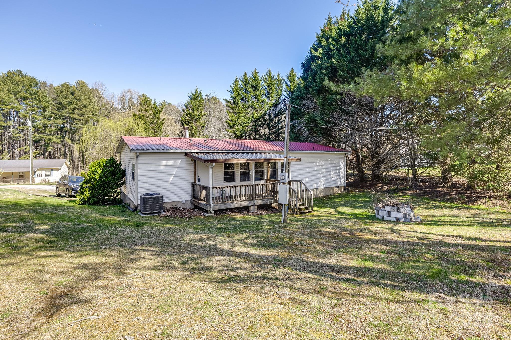 89 N Holly Lane