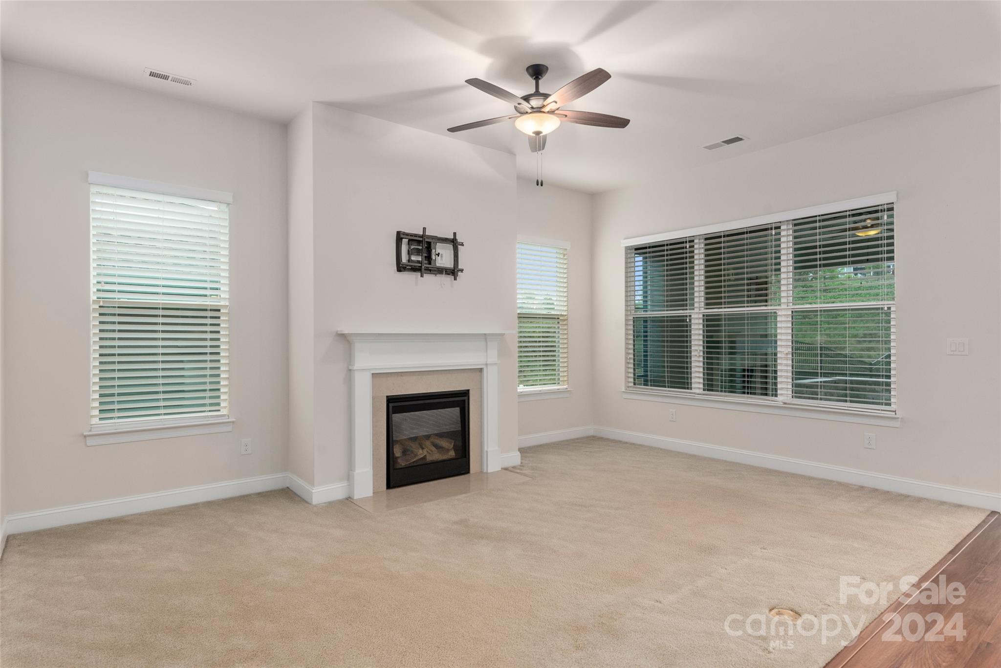 4727 Looking Glass Trail