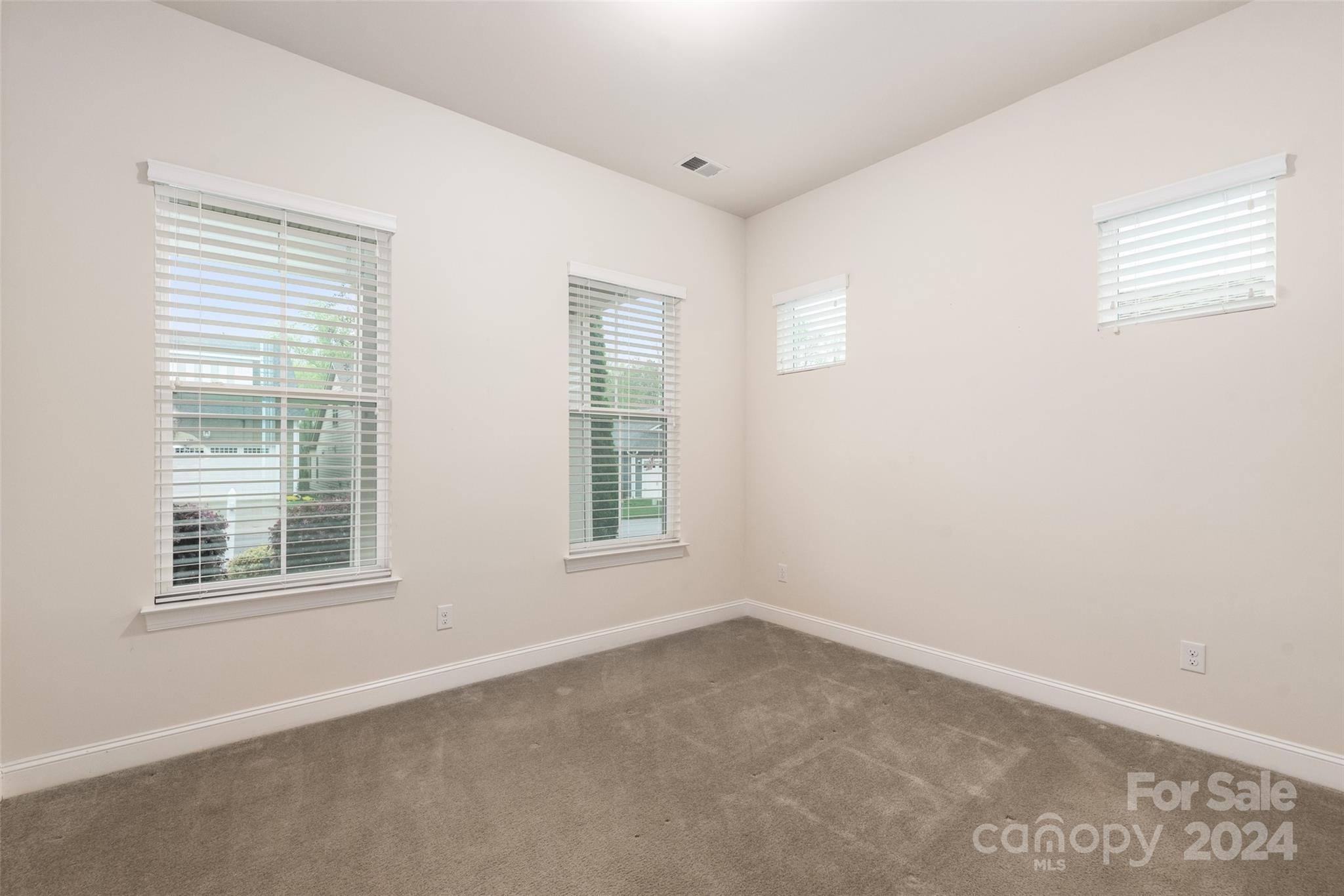 4727 Looking Glass Trail